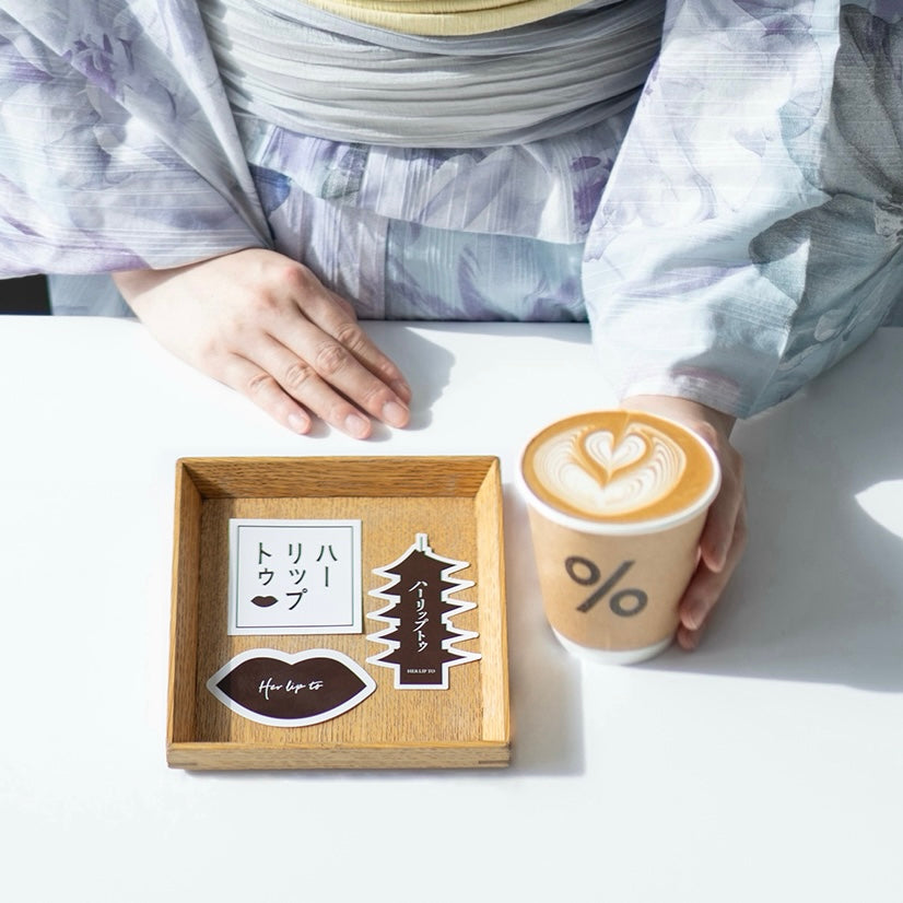 情熱的なコーヒー愛好家に支持される「% ΔRΔBICΔ(アラビカ)」の京都3店舗にて浴衣の衣装提供が決定
