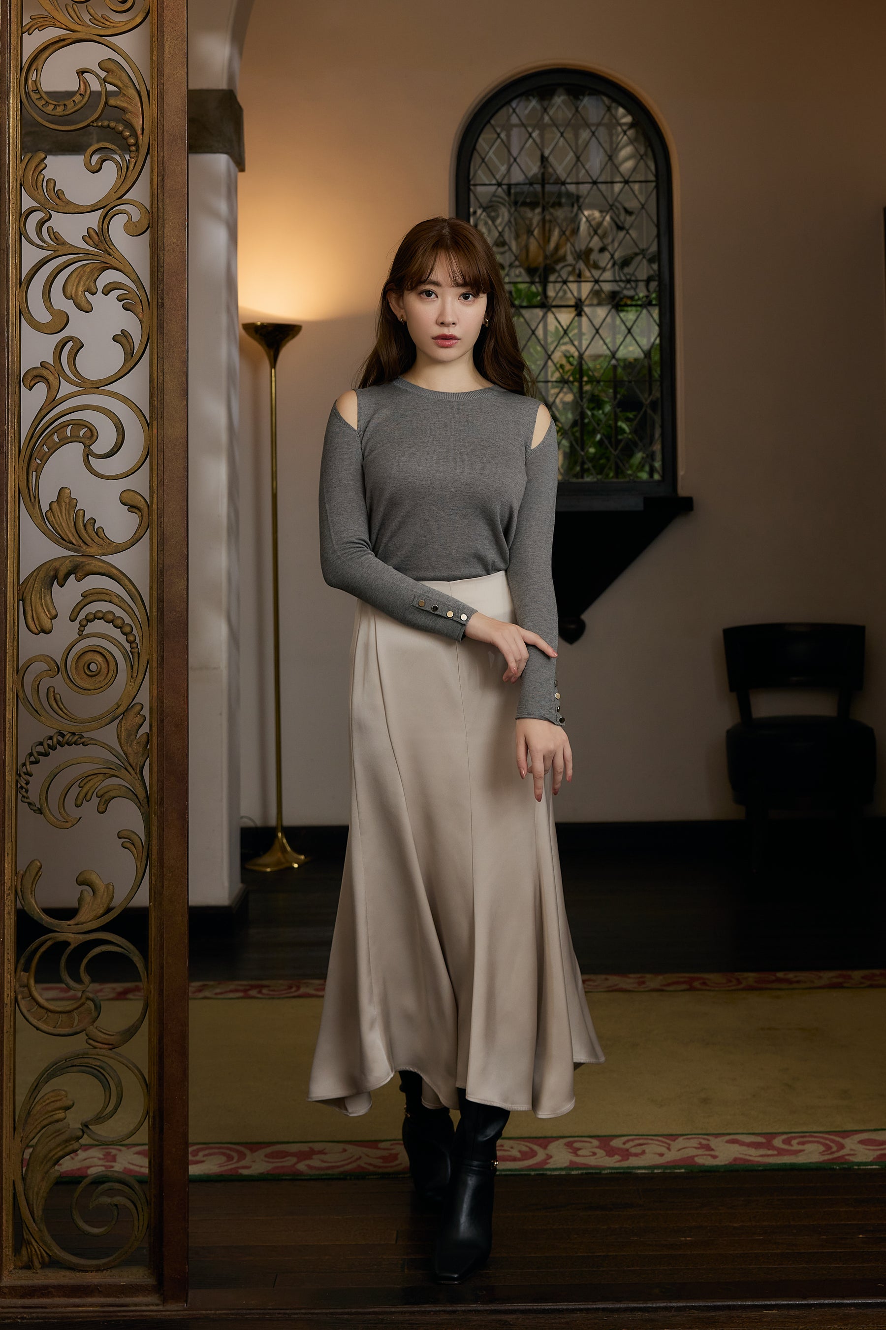 【ecru / moss】Asymmetry Hem Satin Skirt