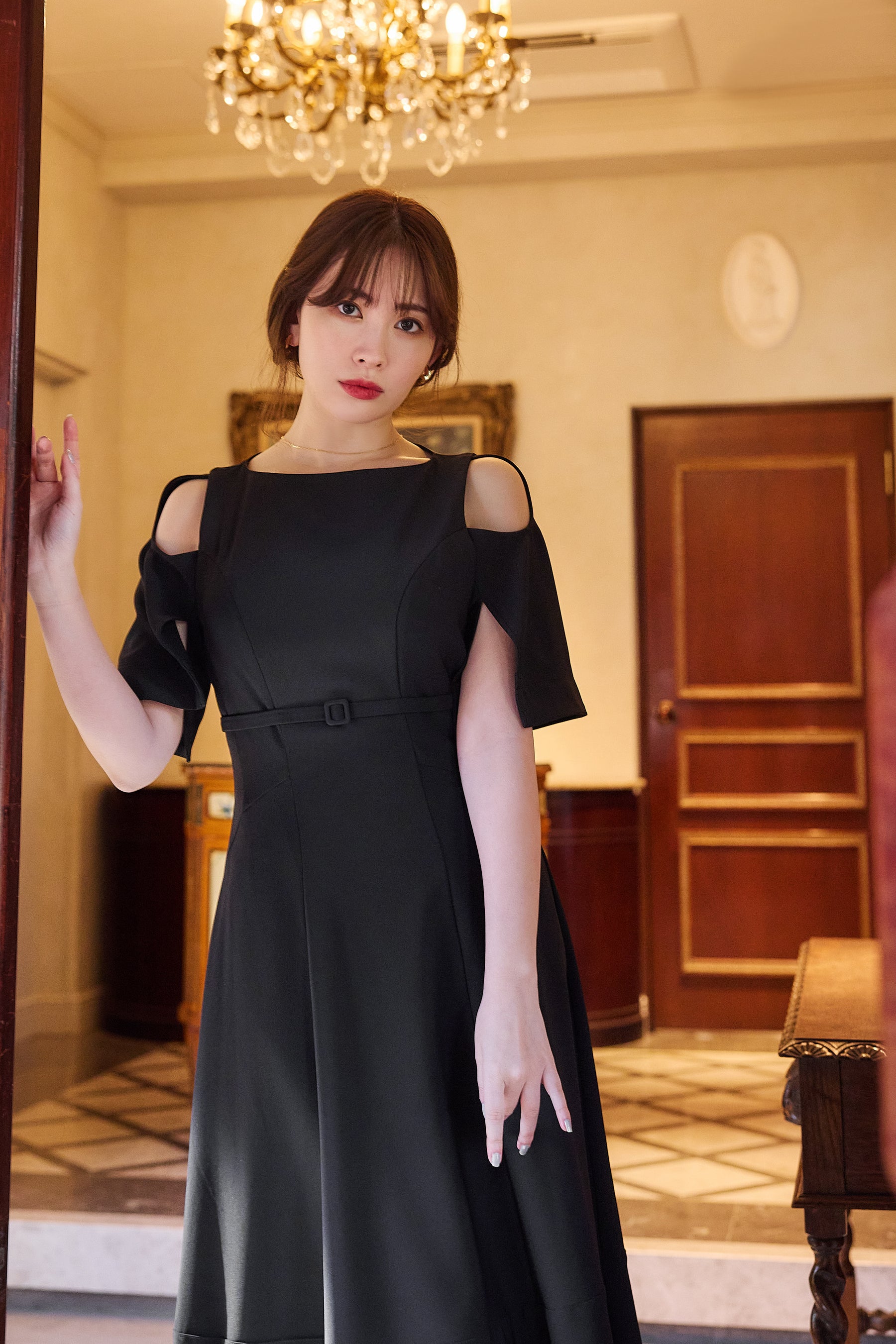 【新色】Adelaide Slit Sleeve Belted Dress