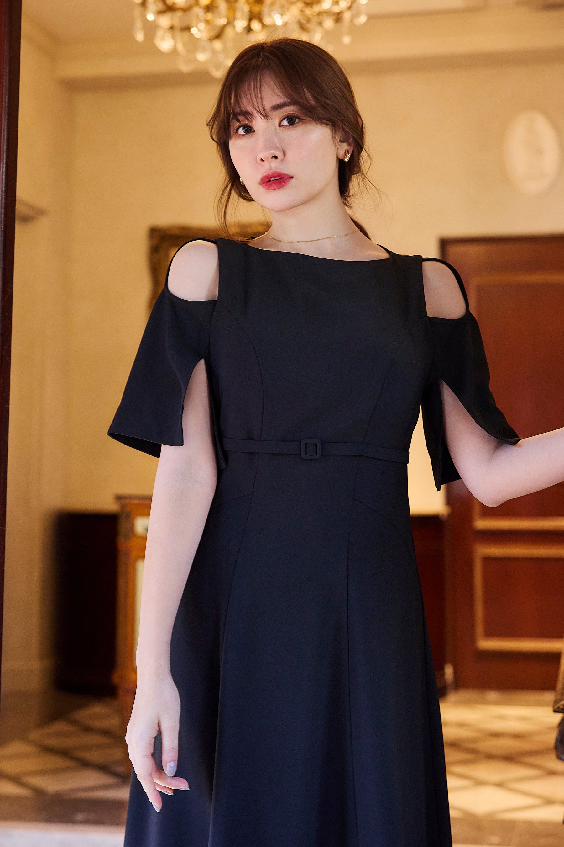 【新色】Adelaide Slit Sleeve Belted Dress