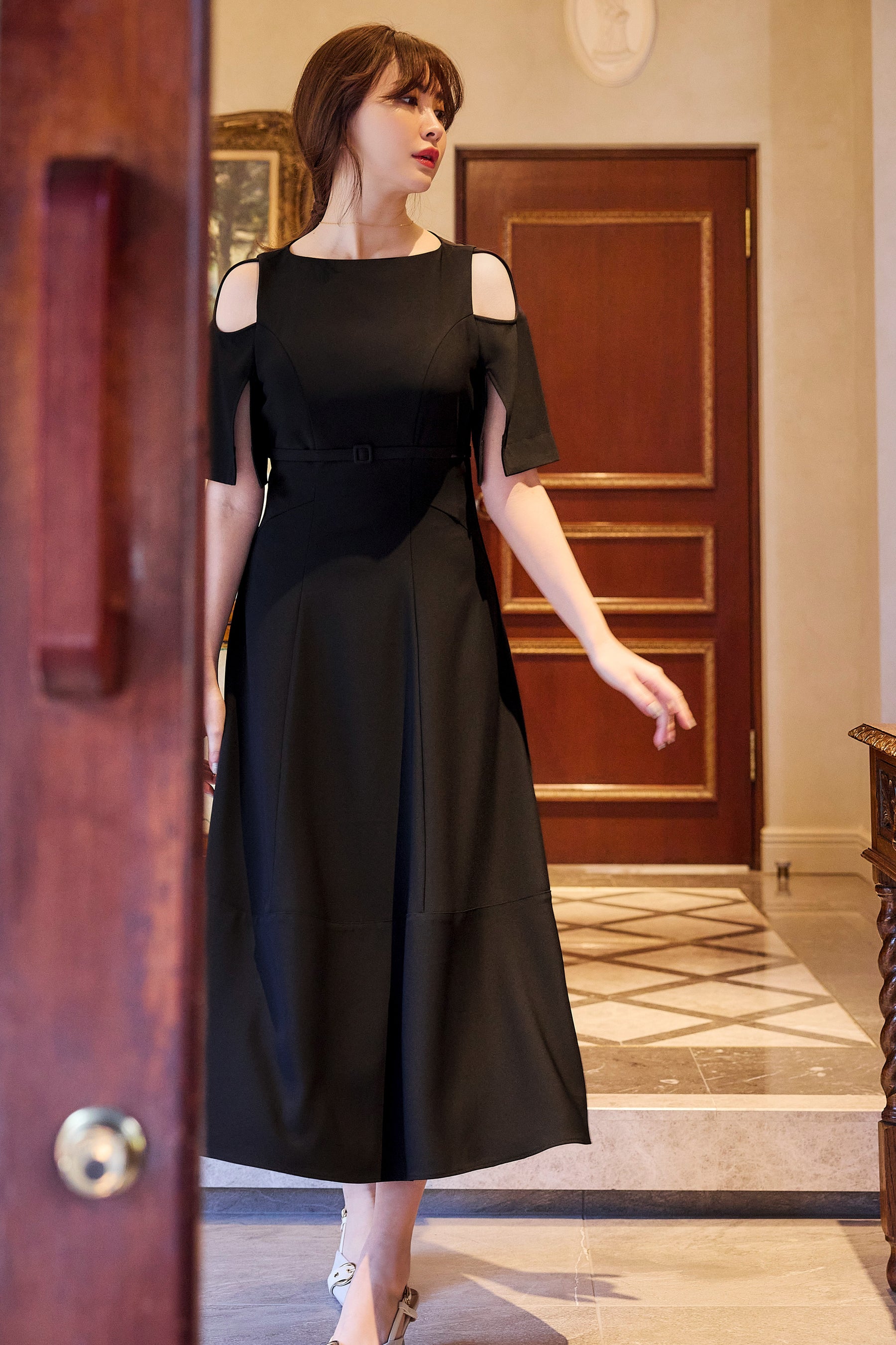 【新色】Adelaide Slit Sleeve Belted Dress