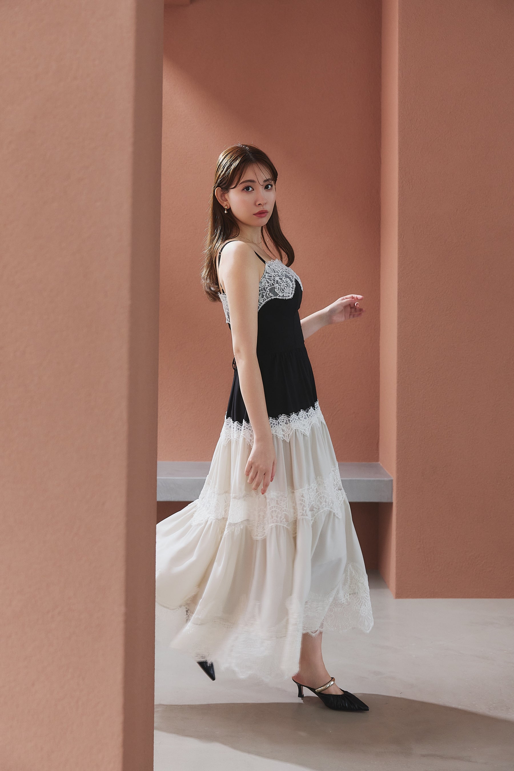 【8月上旬発送】Isa Tiered Lace Cami Dress