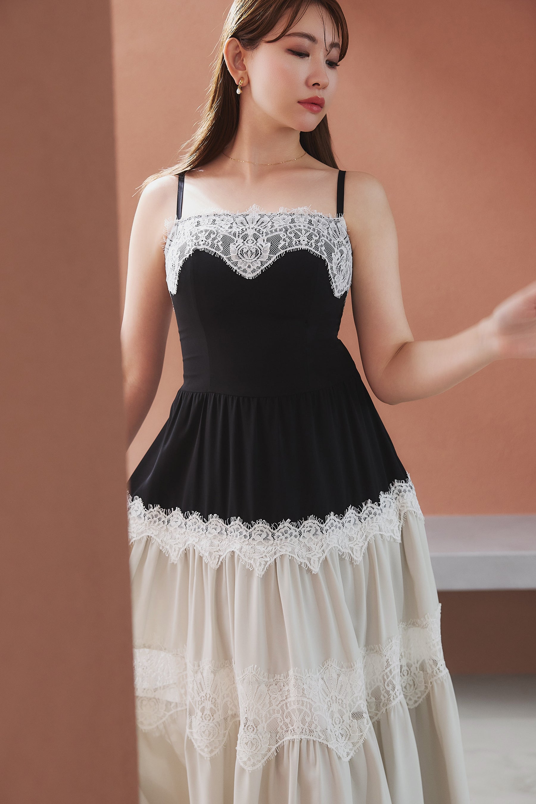 【8月上旬発送】Isa Tiered Lace Cami Dress