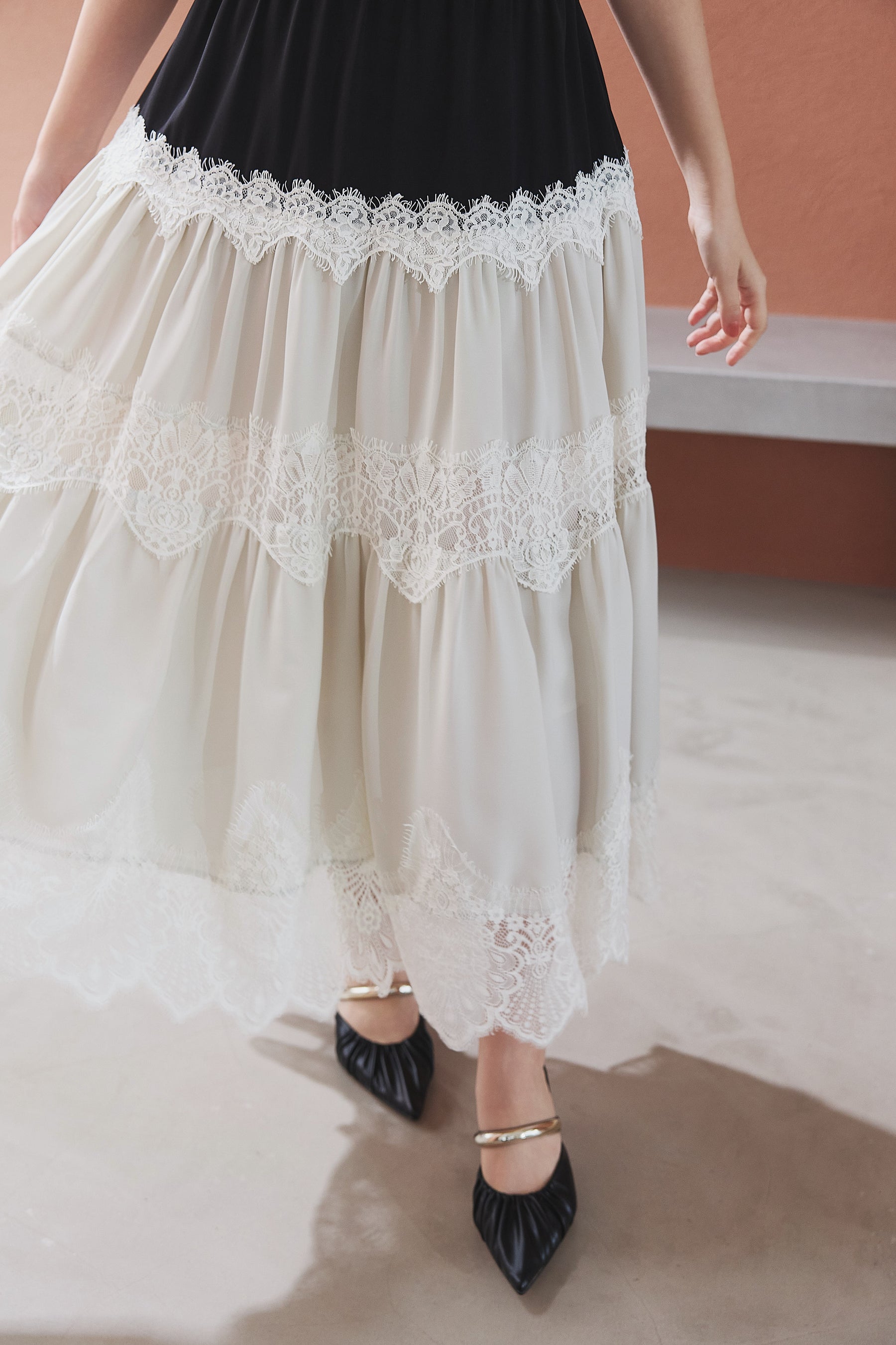 【8月上旬発送】Isa Tiered Lace Cami Dress