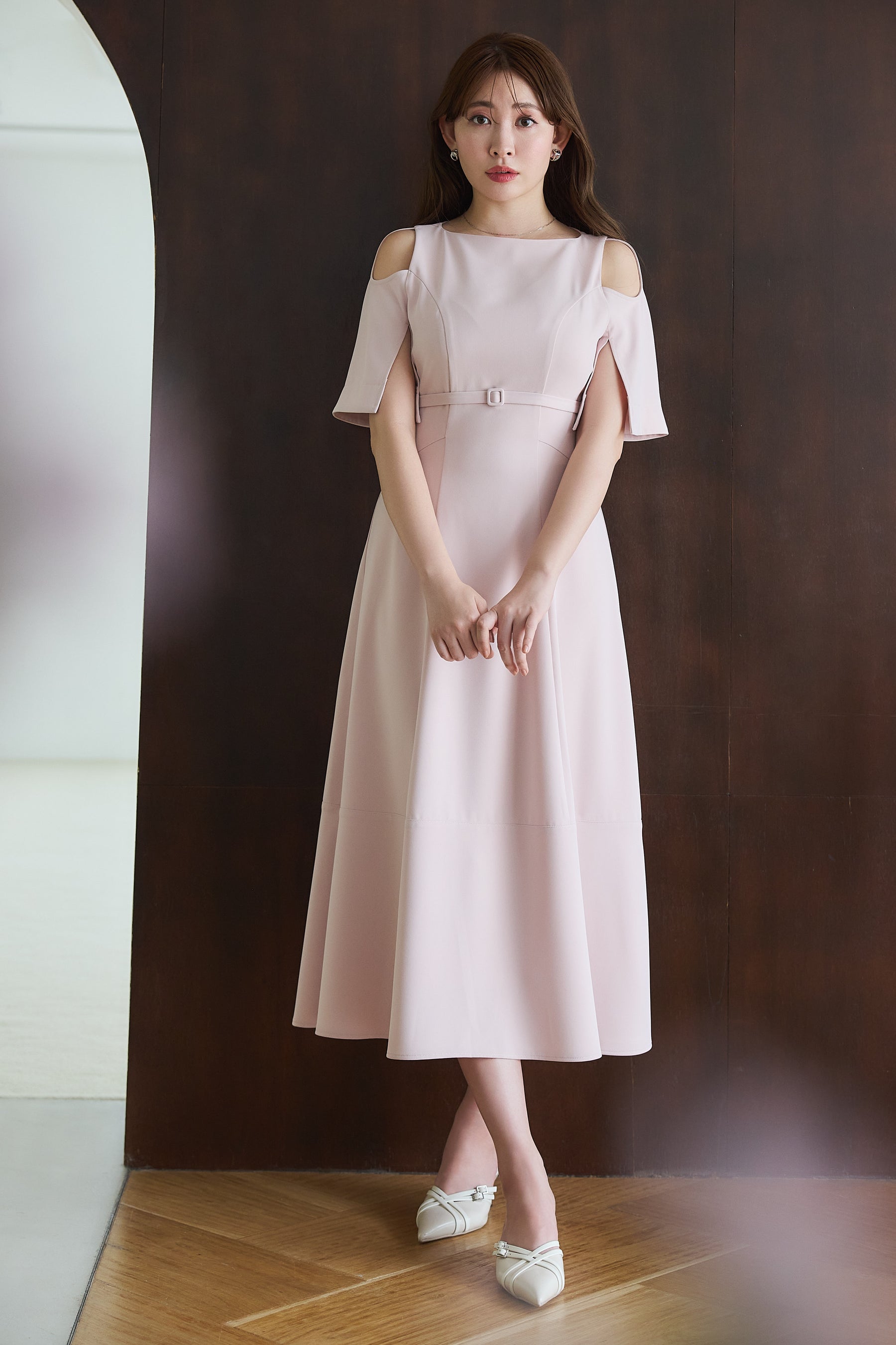 【新色】Adelaide Slit Sleeve Belted Dress