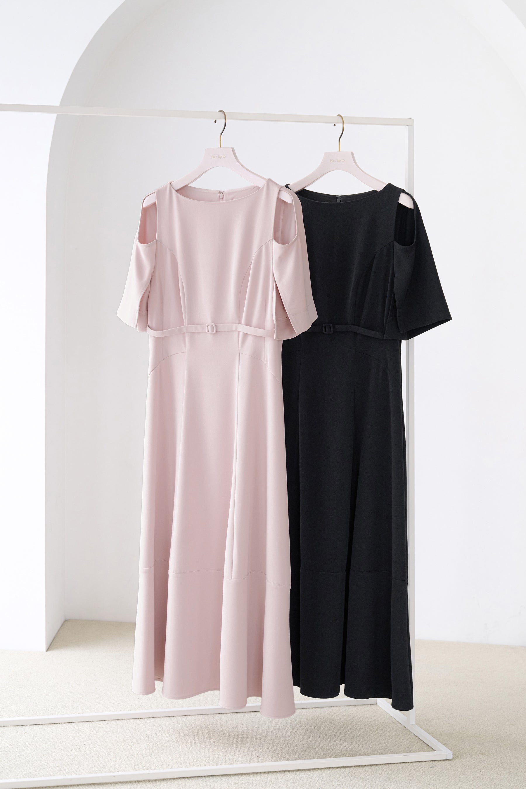 【新色】Adelaide Slit Sleeve Belted Dress