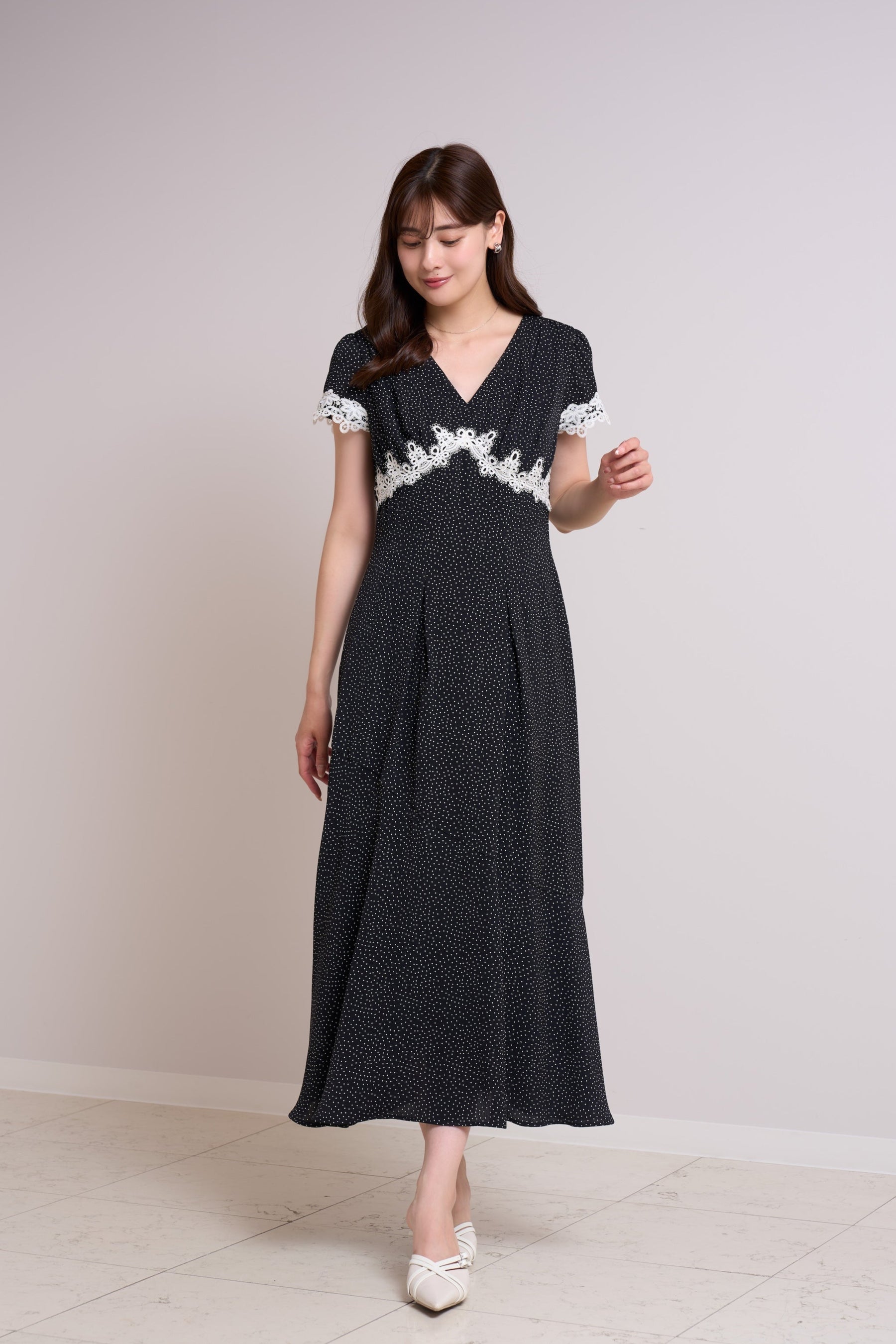 【新色】Polka-Dot Lace-Trim Dress