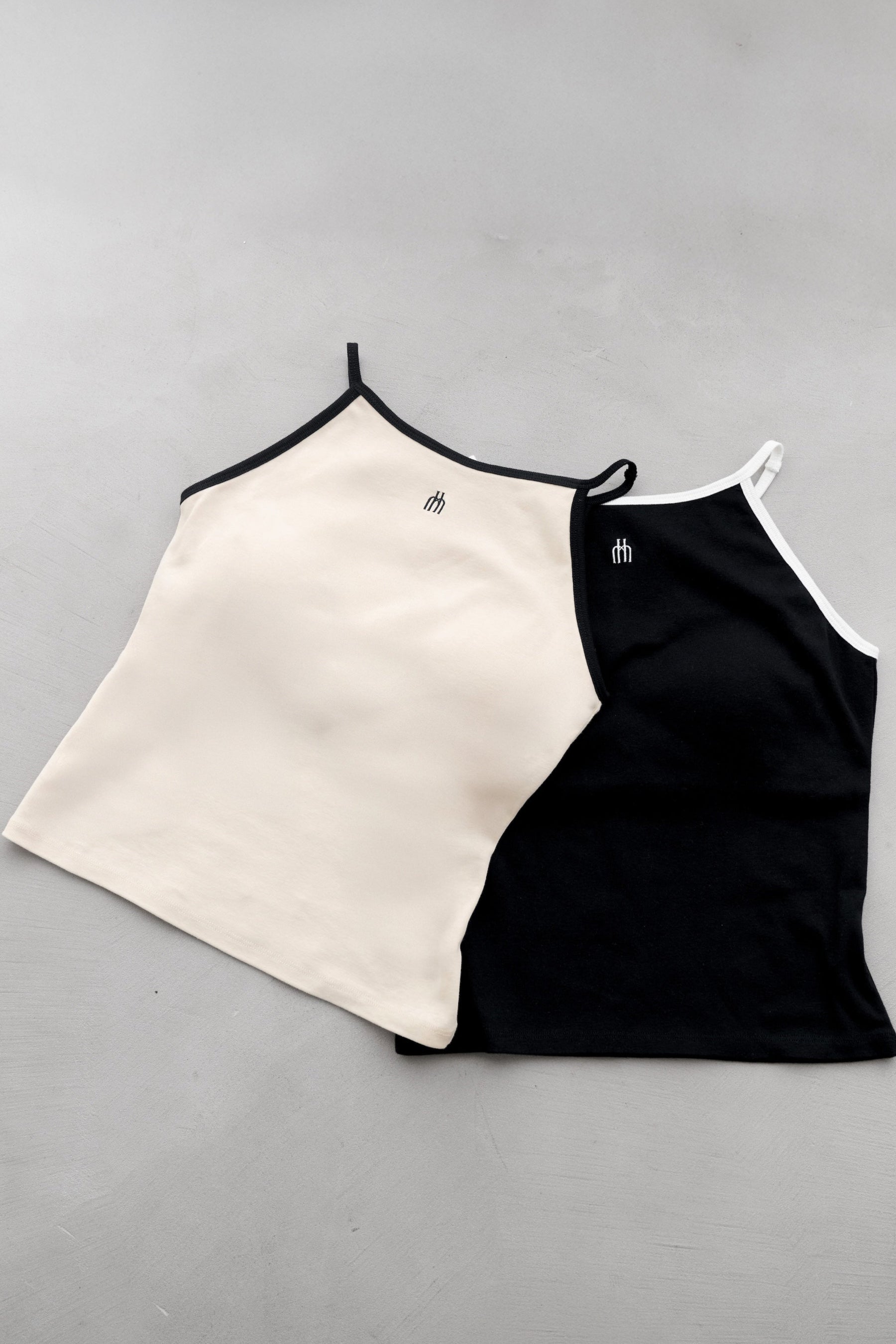 Trois Logo Top