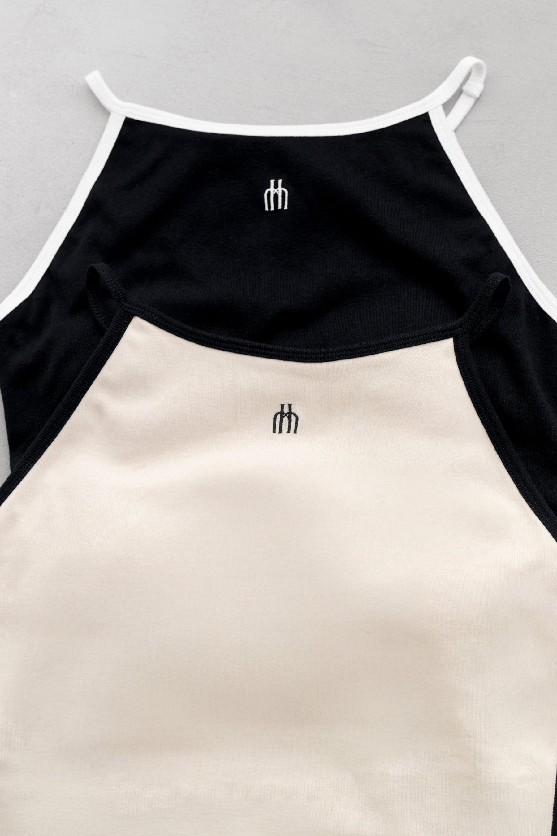 Trois Logo Top
