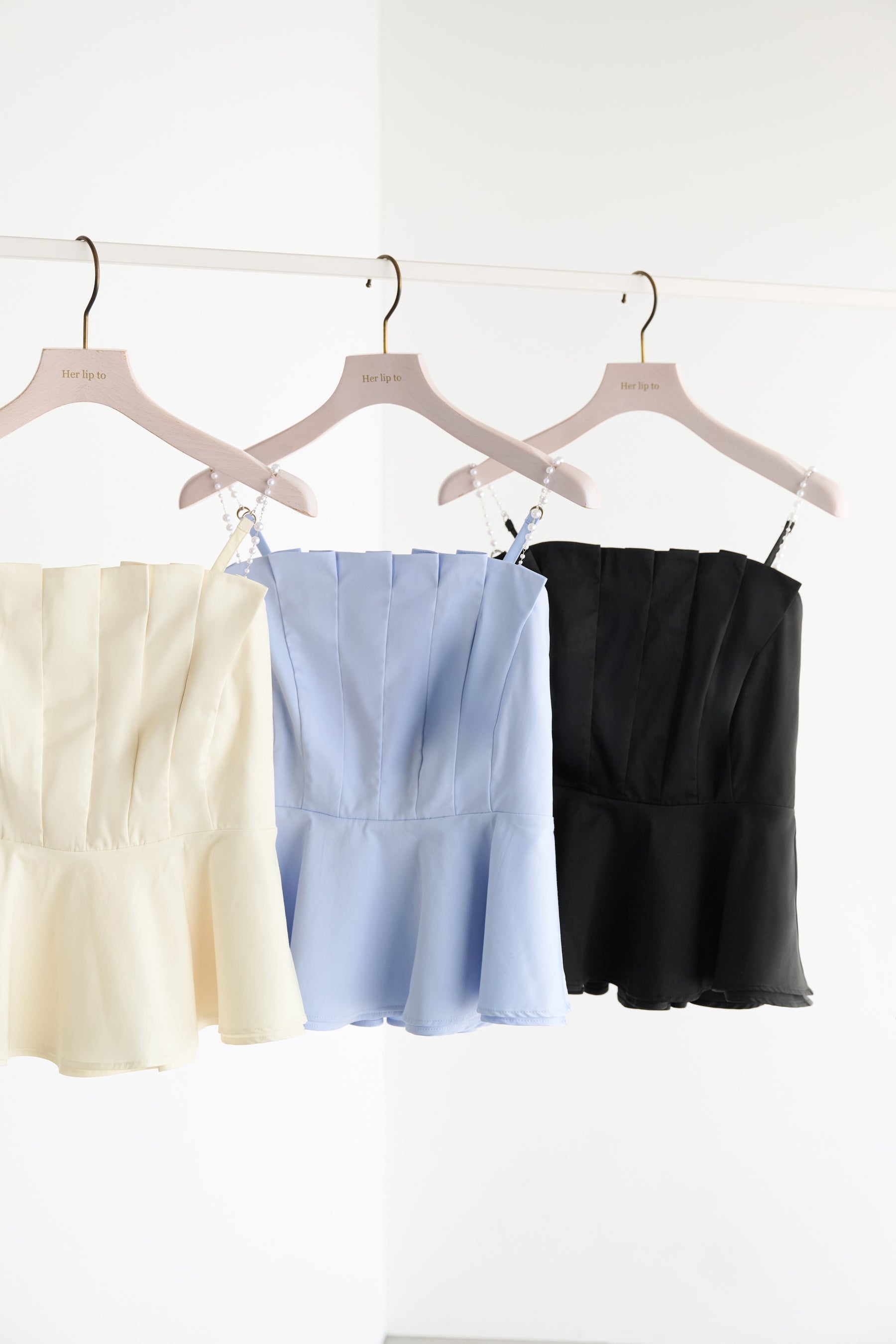 【7月下旬発送】Pearl-Strap Frill Top