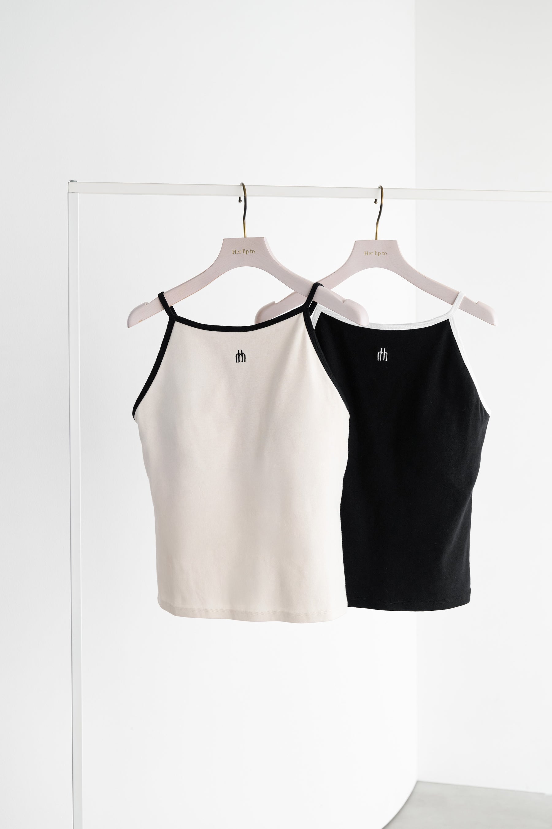 Trois Logo Top