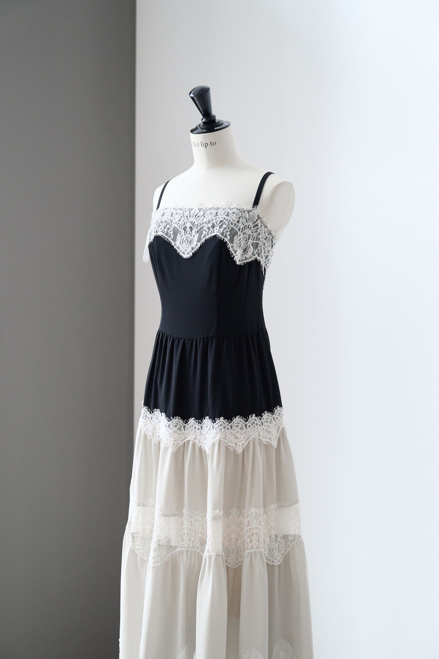 【8月上旬発送】Isa Tiered Lace Cami Dress