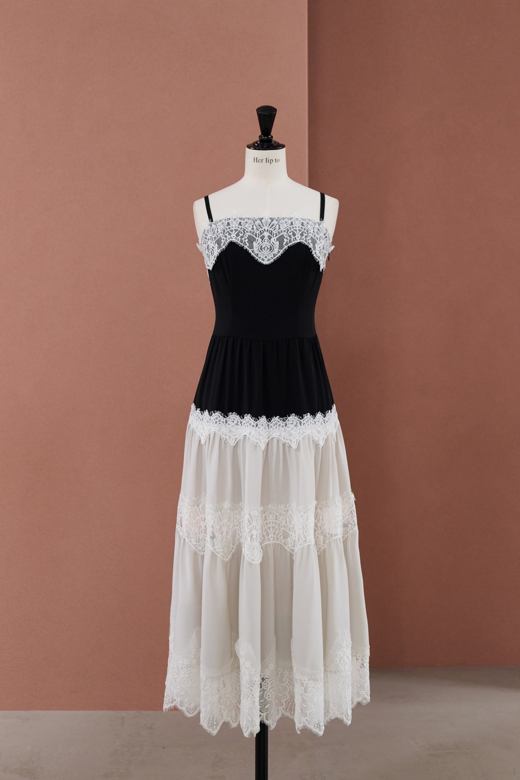 【8月上旬発送】Isa Tiered Lace Cami Dress