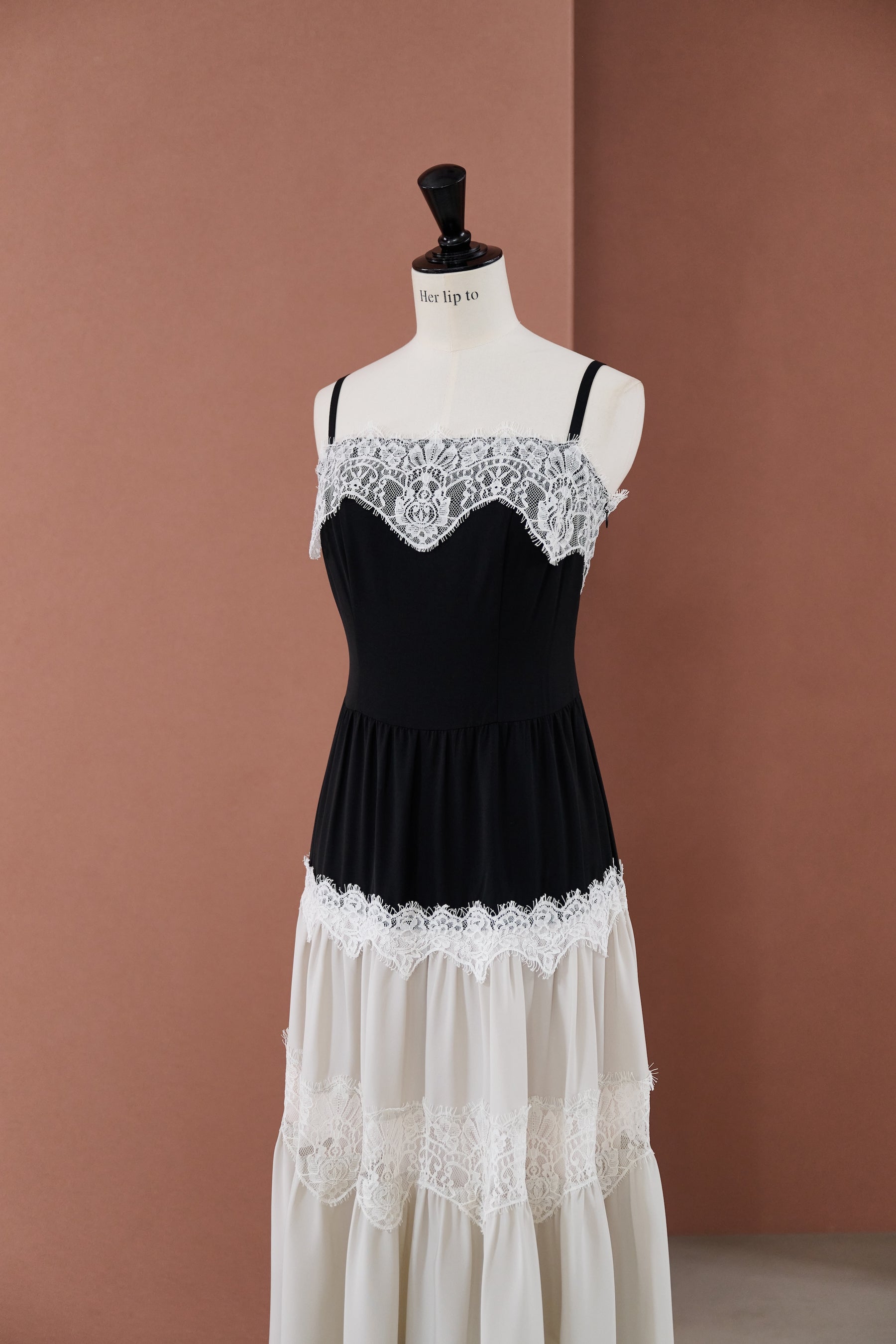 【8月上旬発送】Isa Tiered Lace Cami Dress