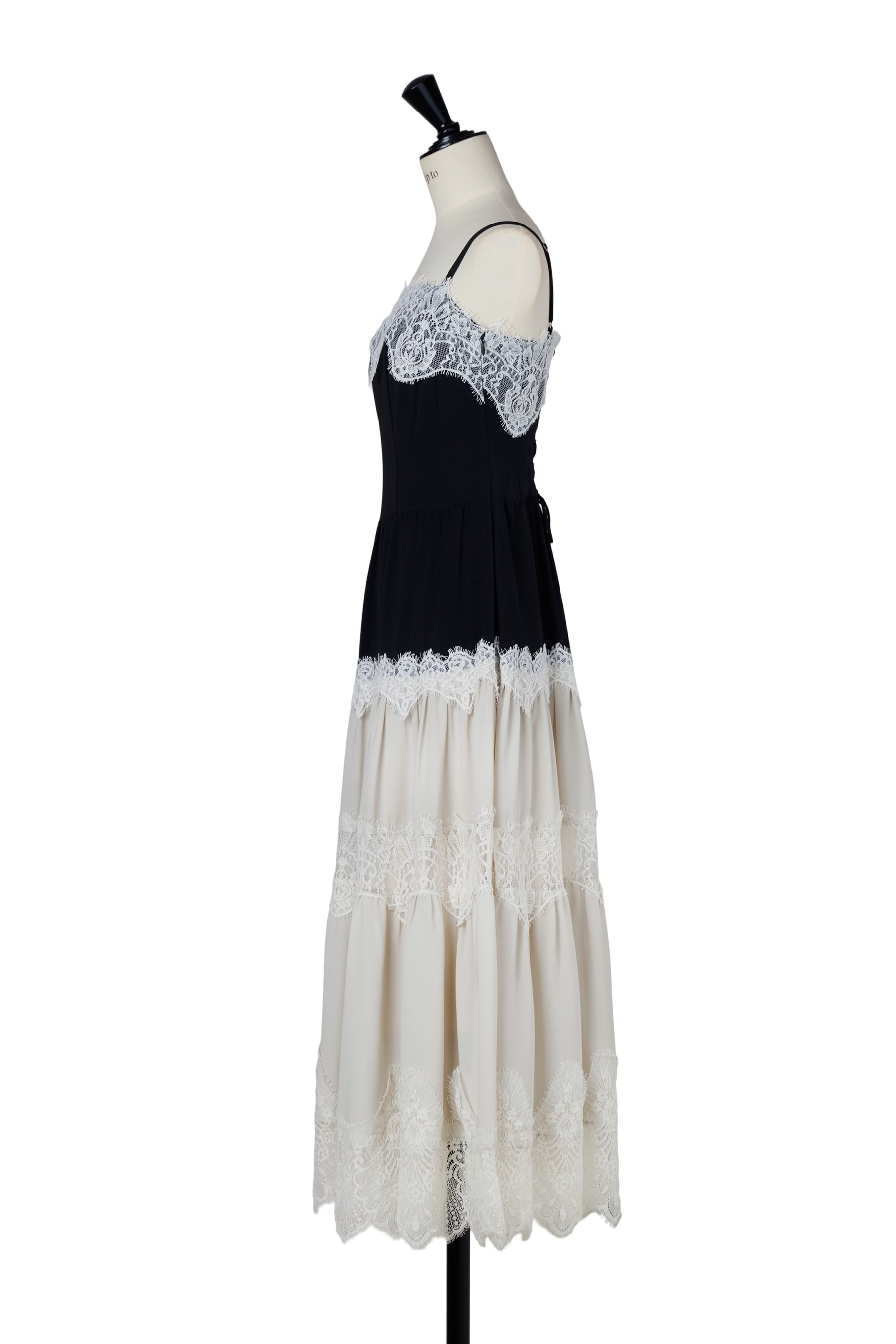 【8月上旬発送】Isa Tiered Lace Cami Dress