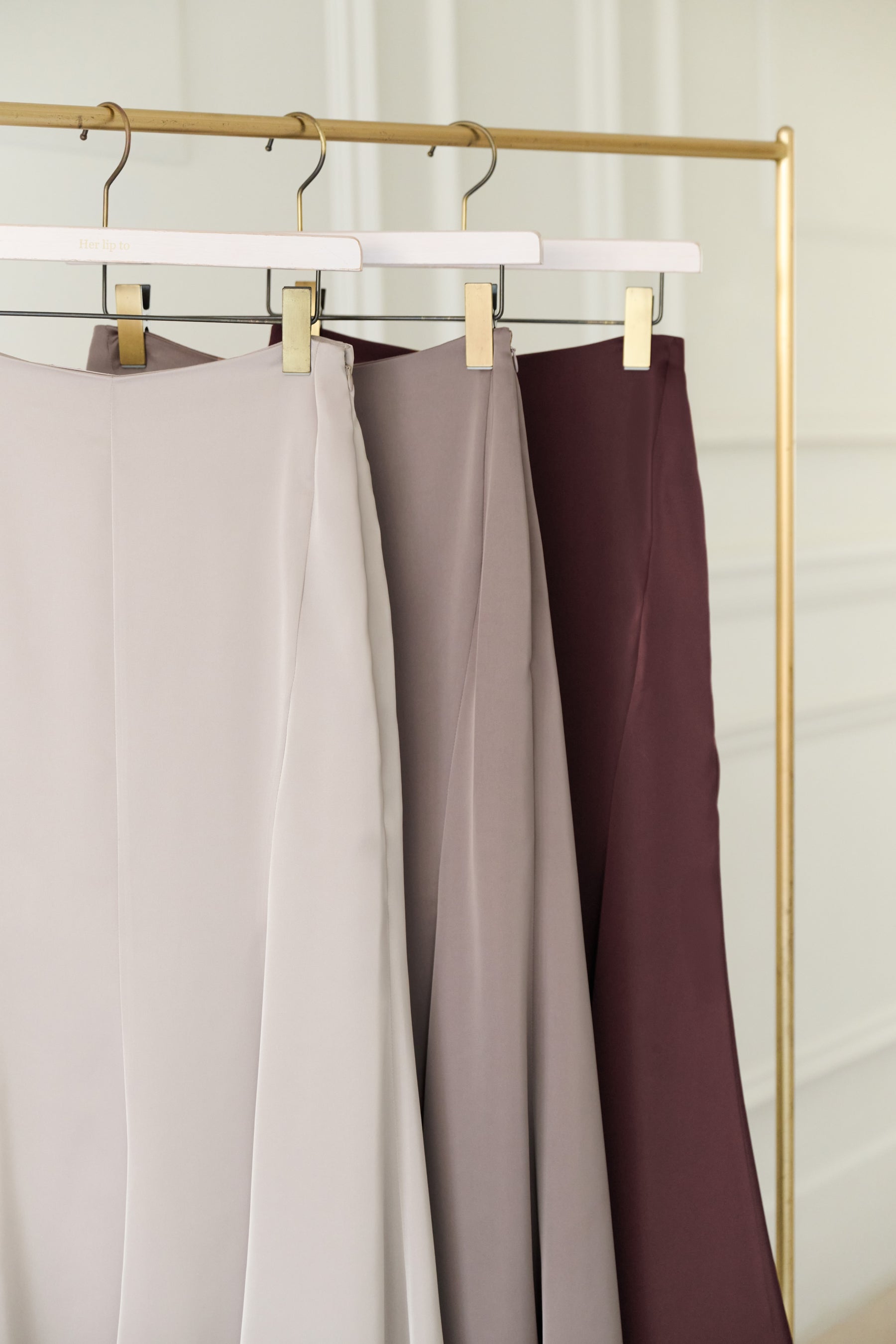 【beige petale / mocha / bordeaux】Asymmetry Hem Satin Skirt