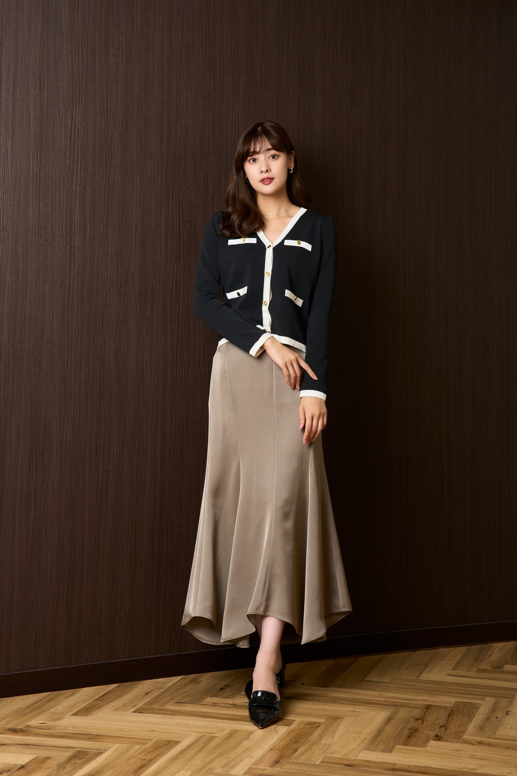 【ecru / moss】Asymmetry Hem Satin Skirt