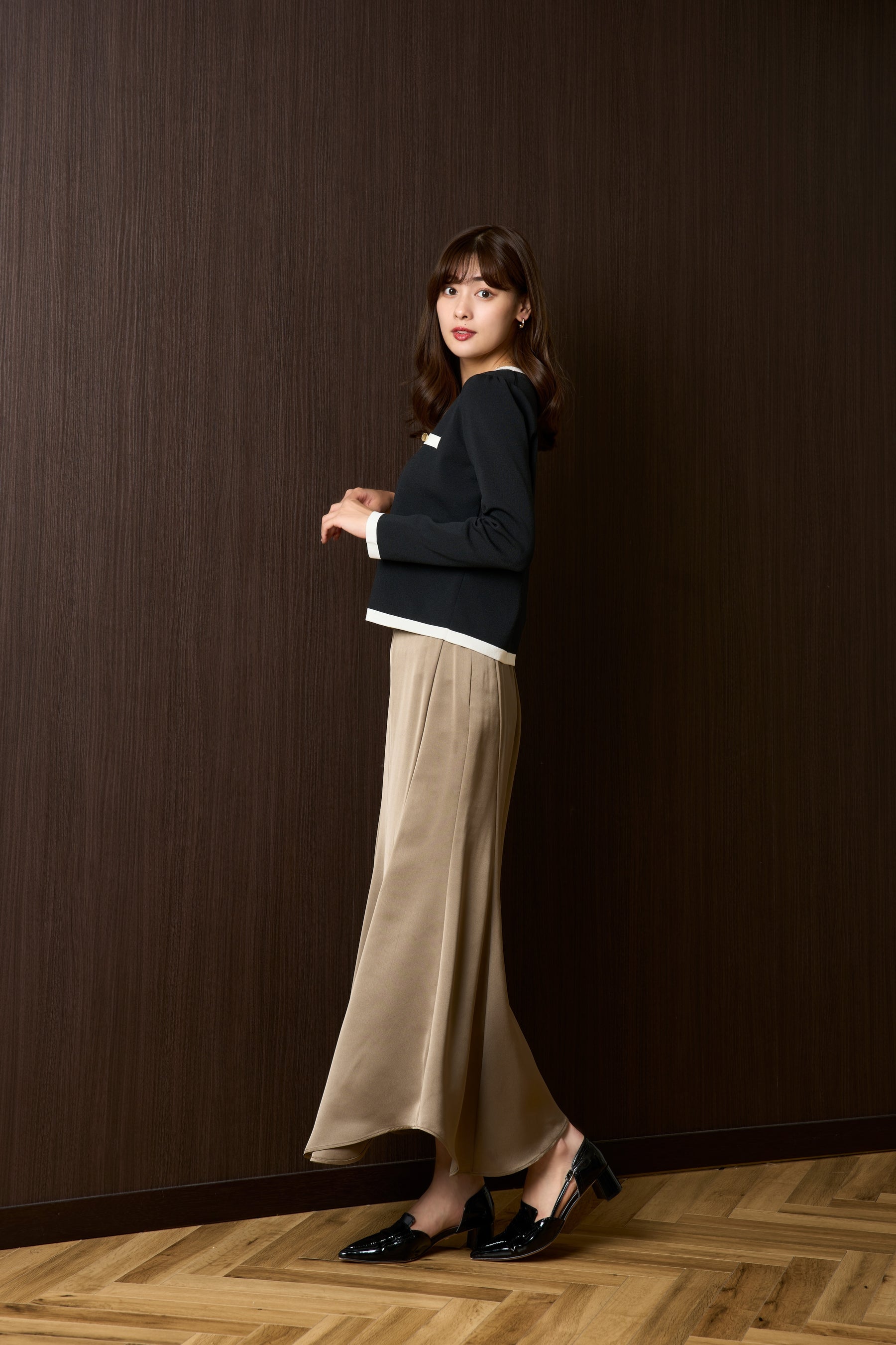 【ecru / moss】Asymmetry Hem Satin Skirt