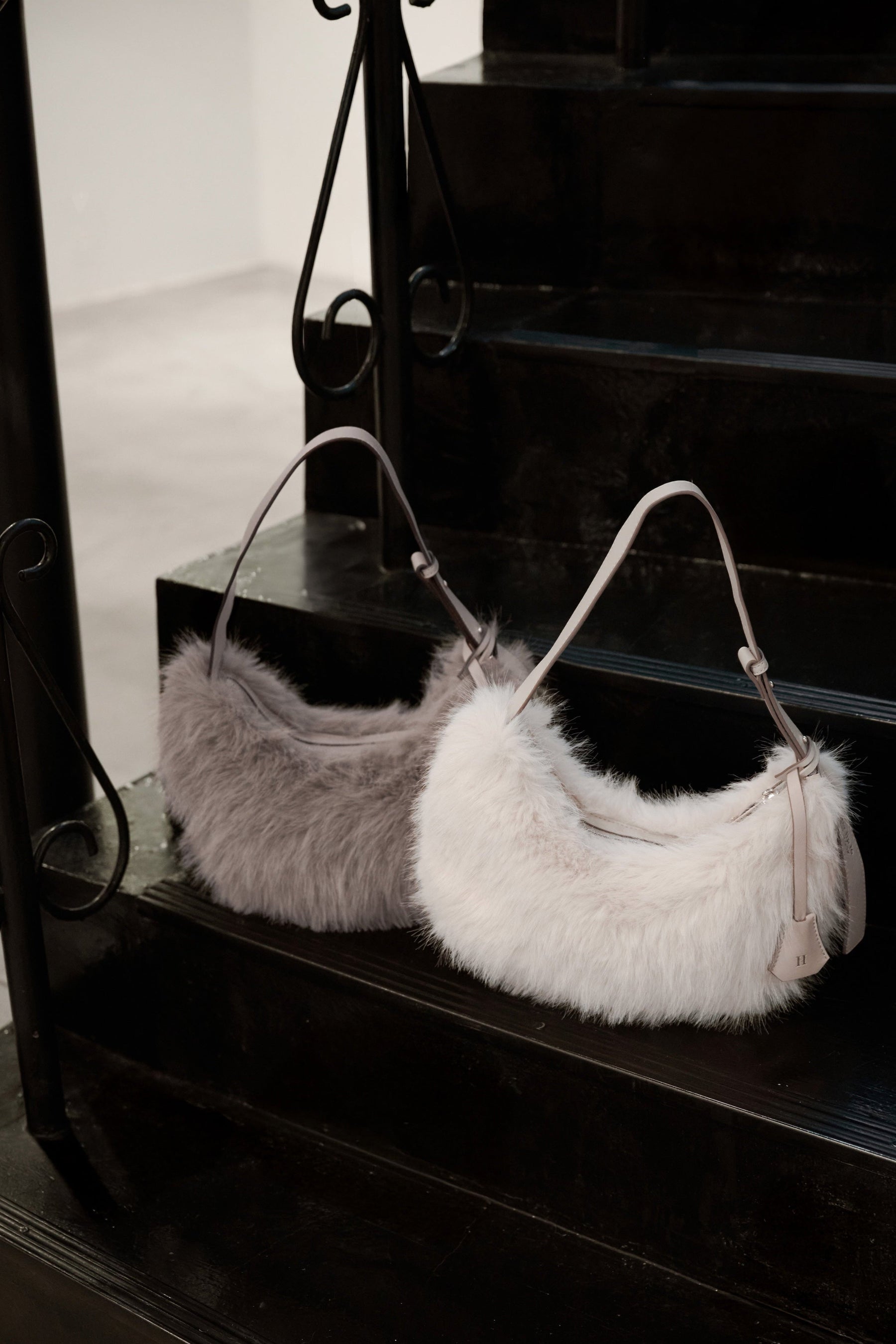 【9月中旬発送】Faux Fur Shoulder Bag