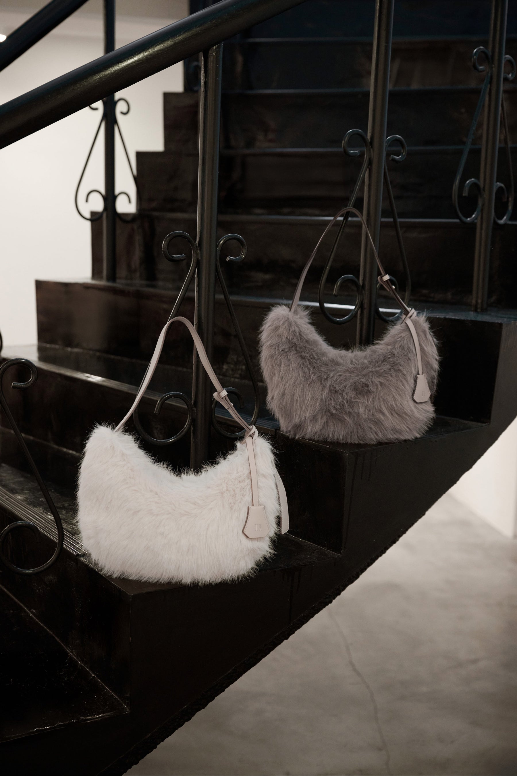 【9月中旬発送】Faux Fur Shoulder Bag