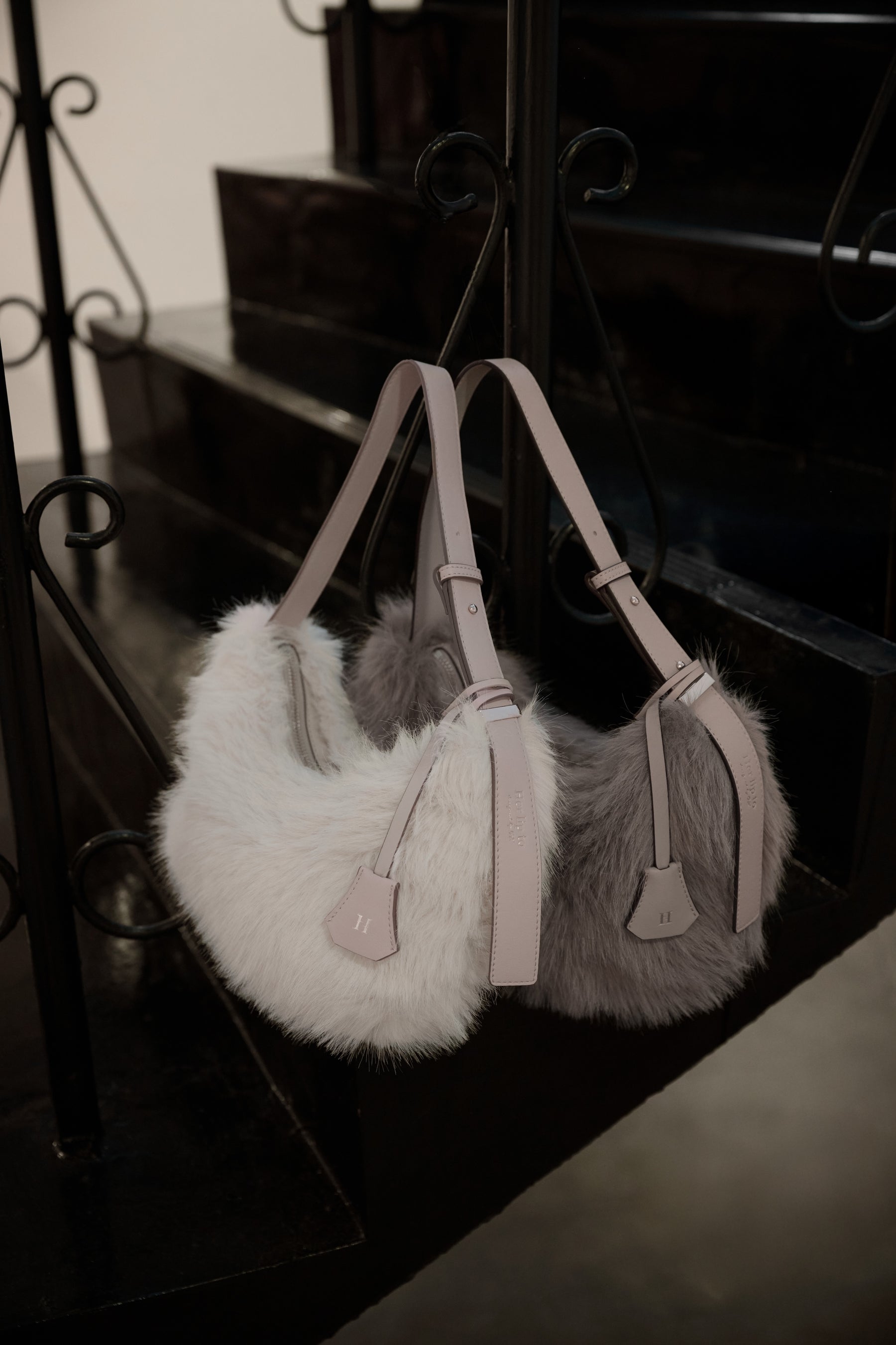 【9月中旬発送】Faux Fur Shoulder Bag