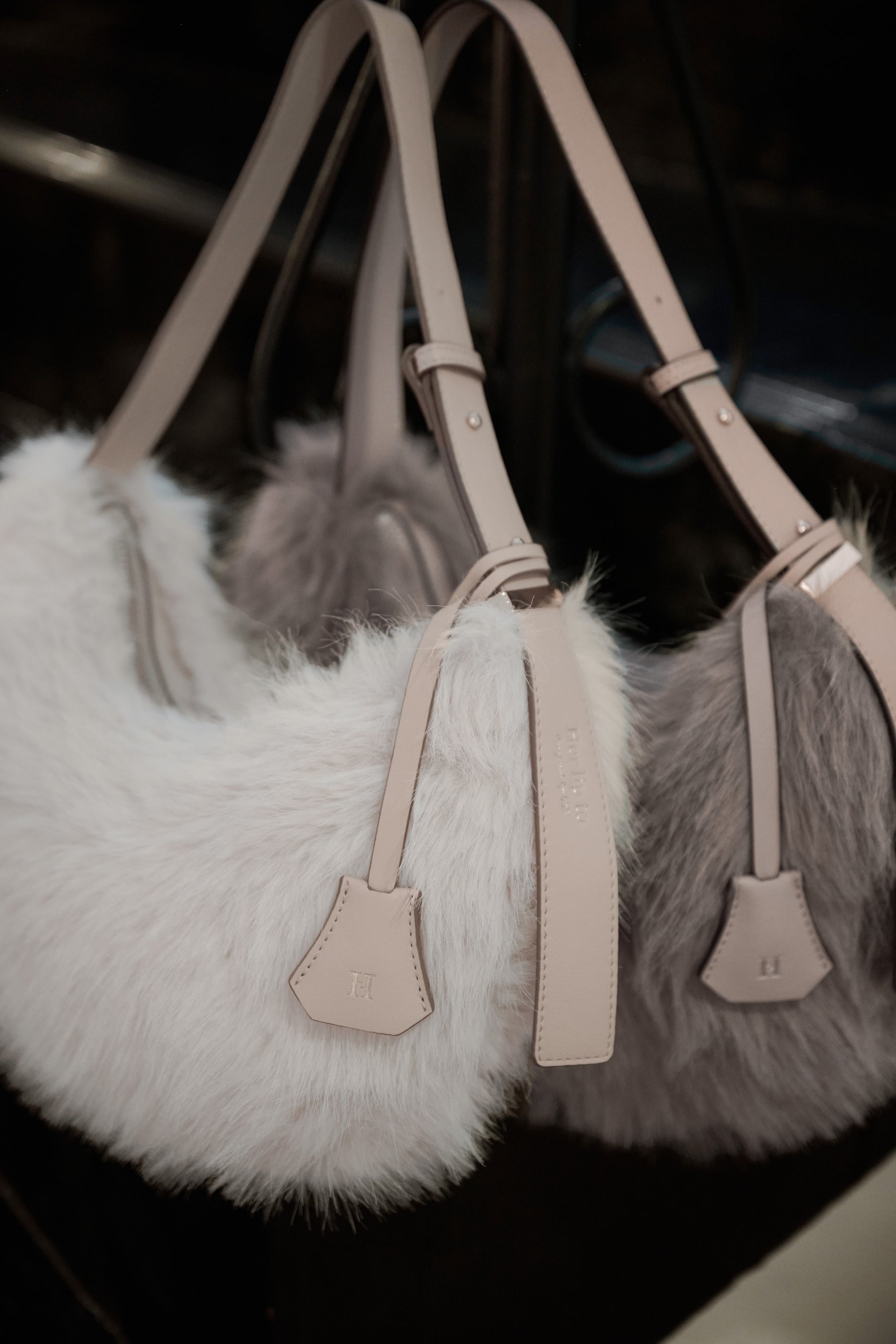【9月中旬発送】Faux Fur Shoulder Bag