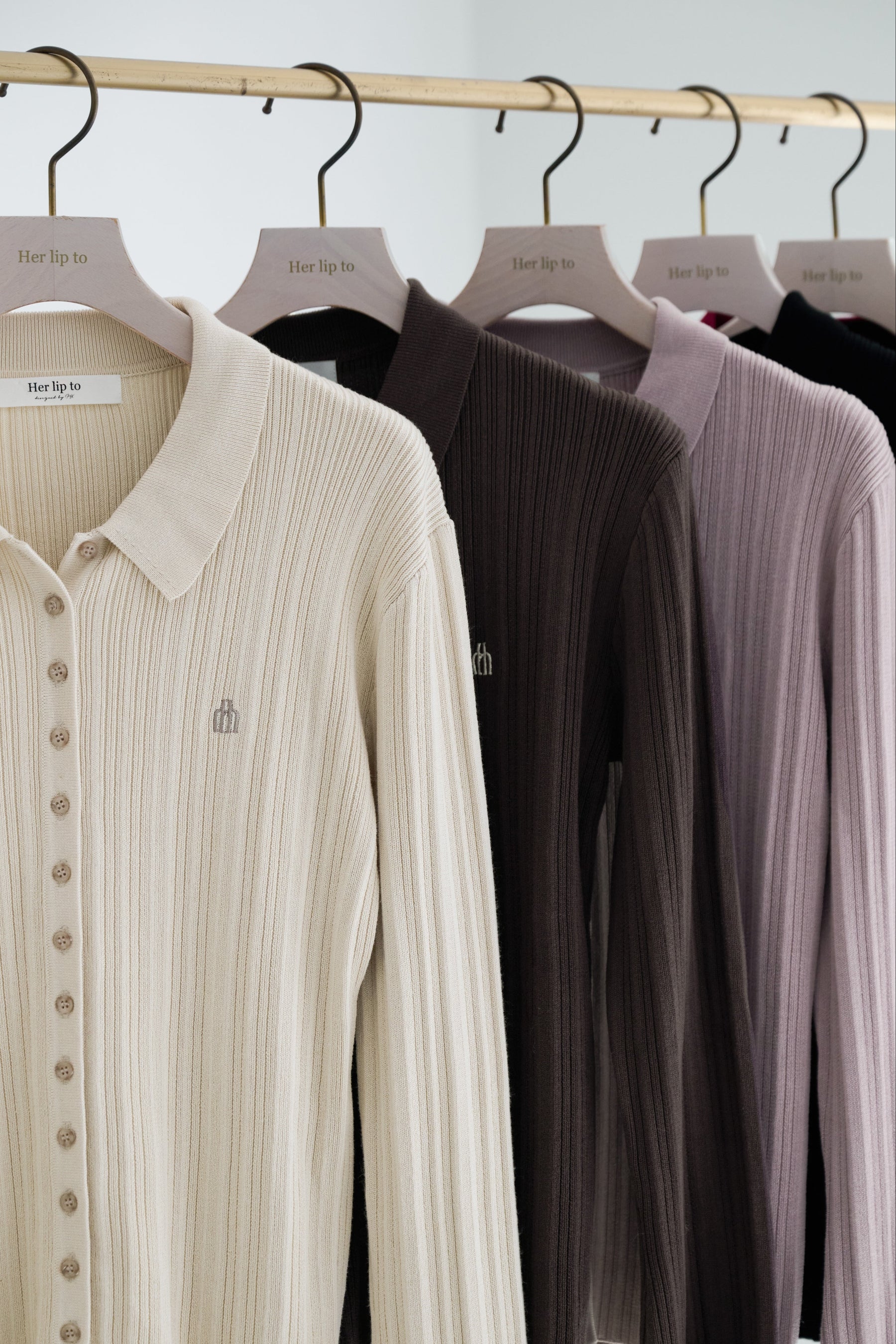 【9月中旬出貨】Trois Rib Knit Polo Top