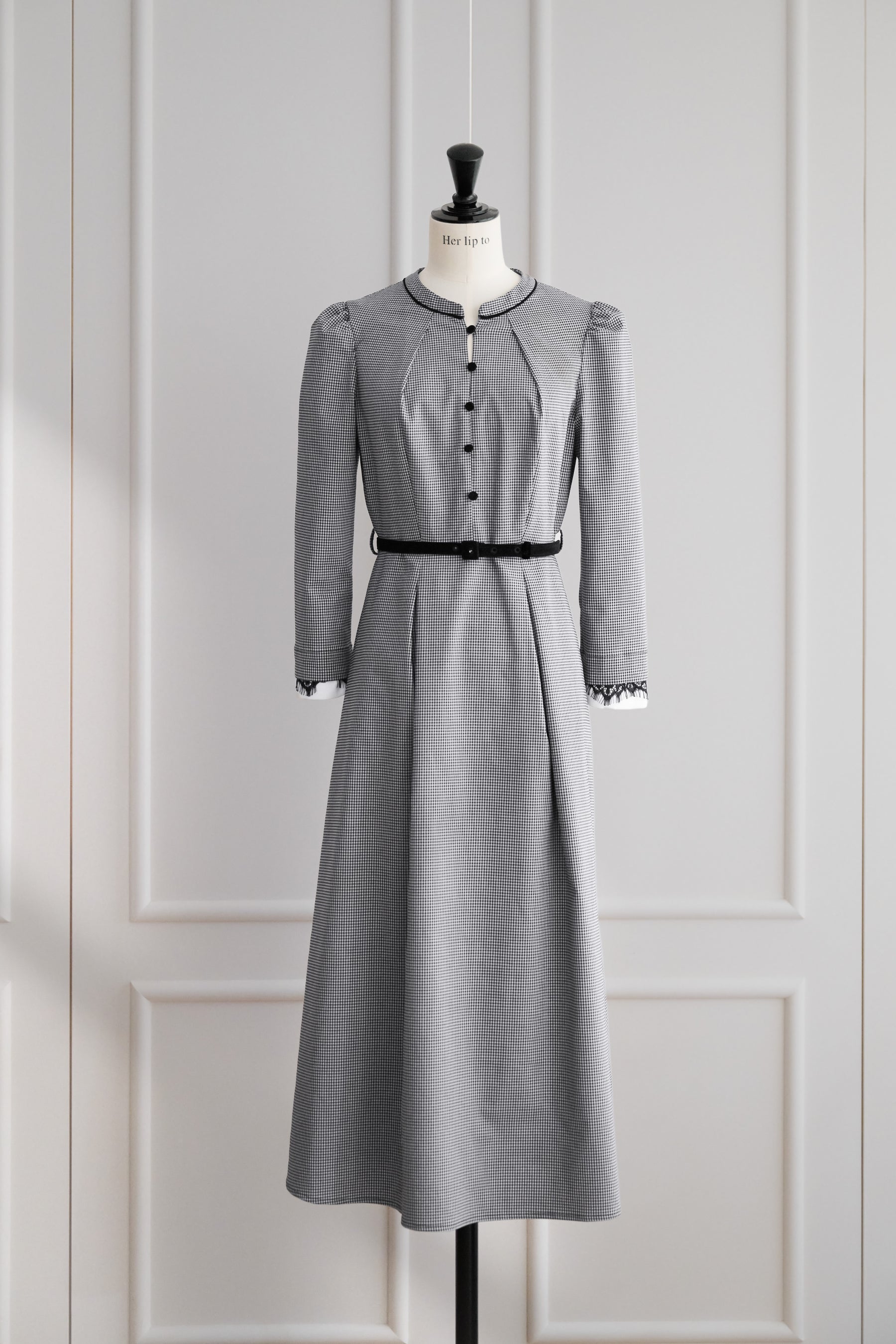 【11月中旬発送】Classic Monochrome Check Midi Dress