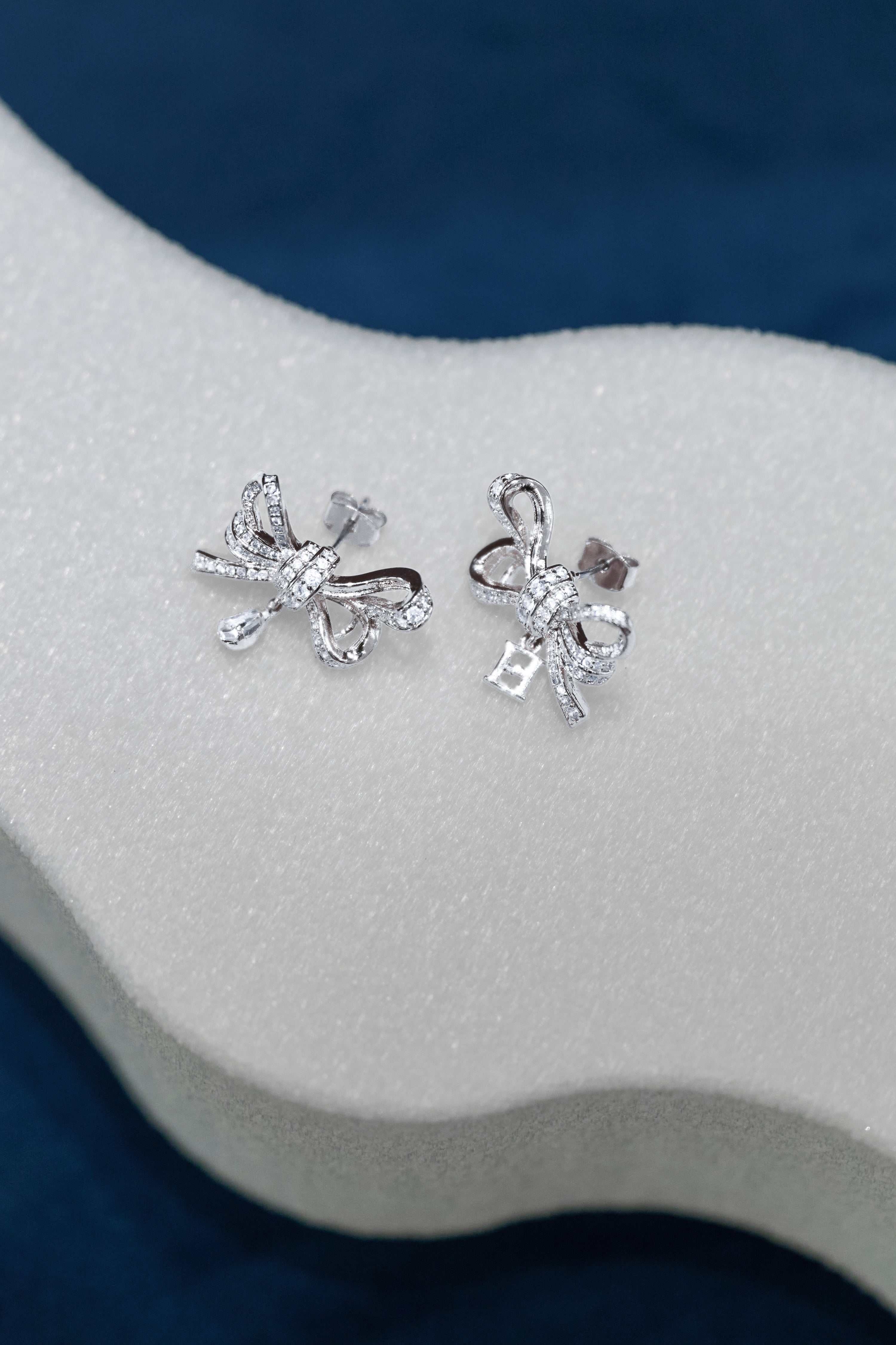 1月中旬発送】【silver】Crystal Ribbon Pierces