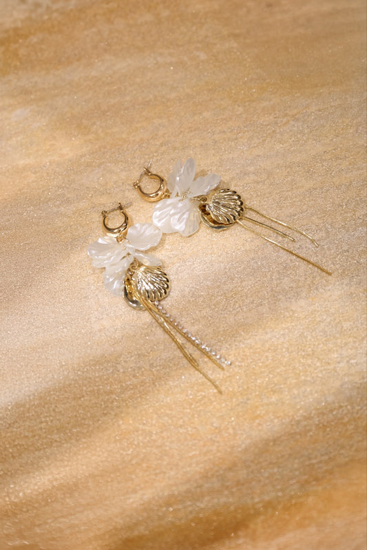 Petal Shell Long Pierces