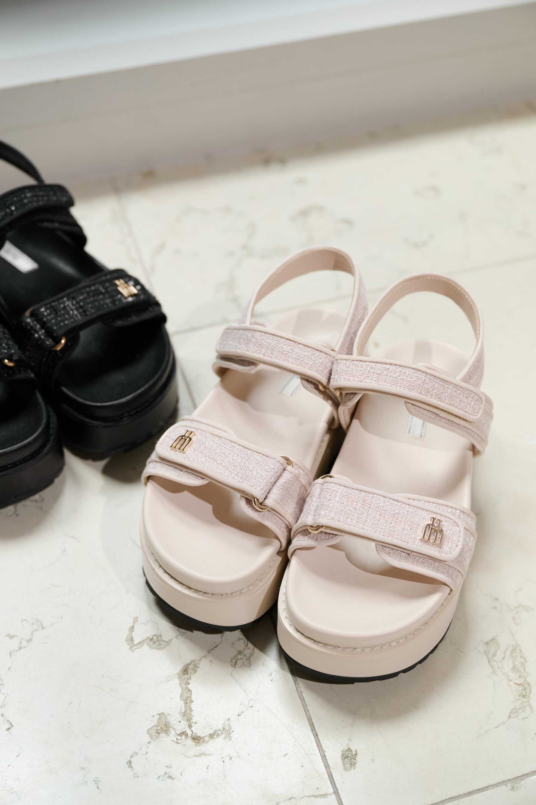 【6月下旬発送】Trois Tweed Platform Sandals