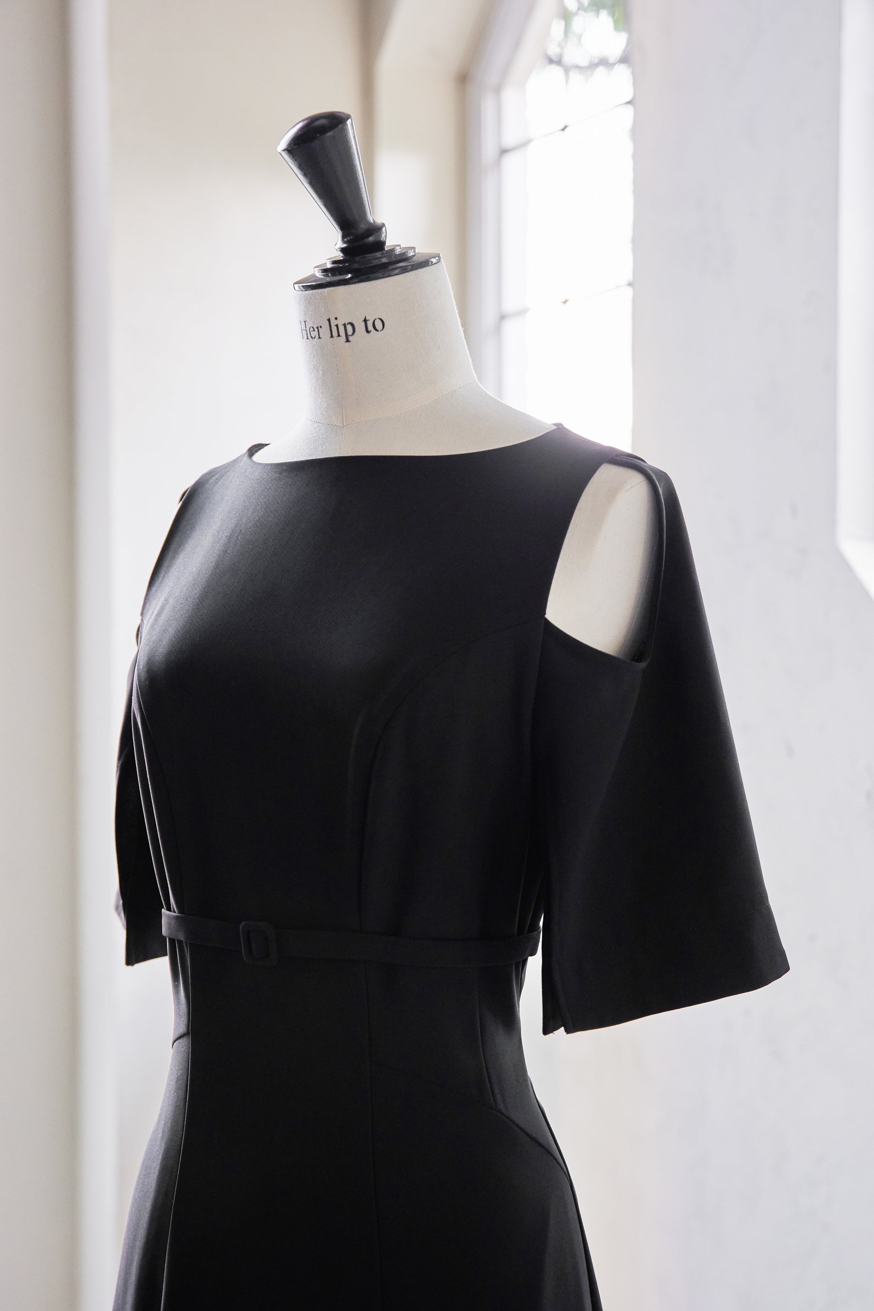 【新色】Adelaide Slit Sleeve Belted Dress