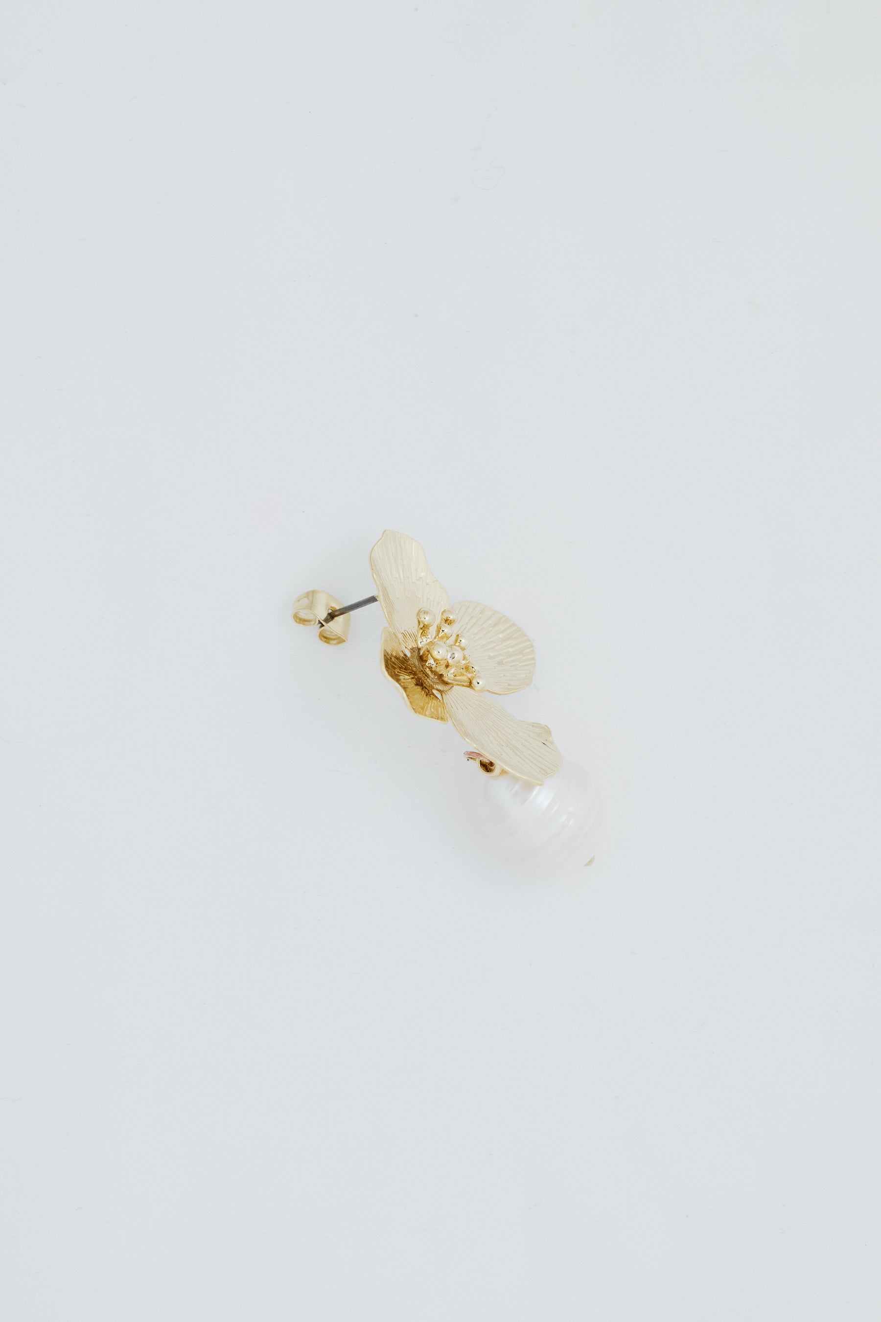 Pearl Gold Floral Pierces