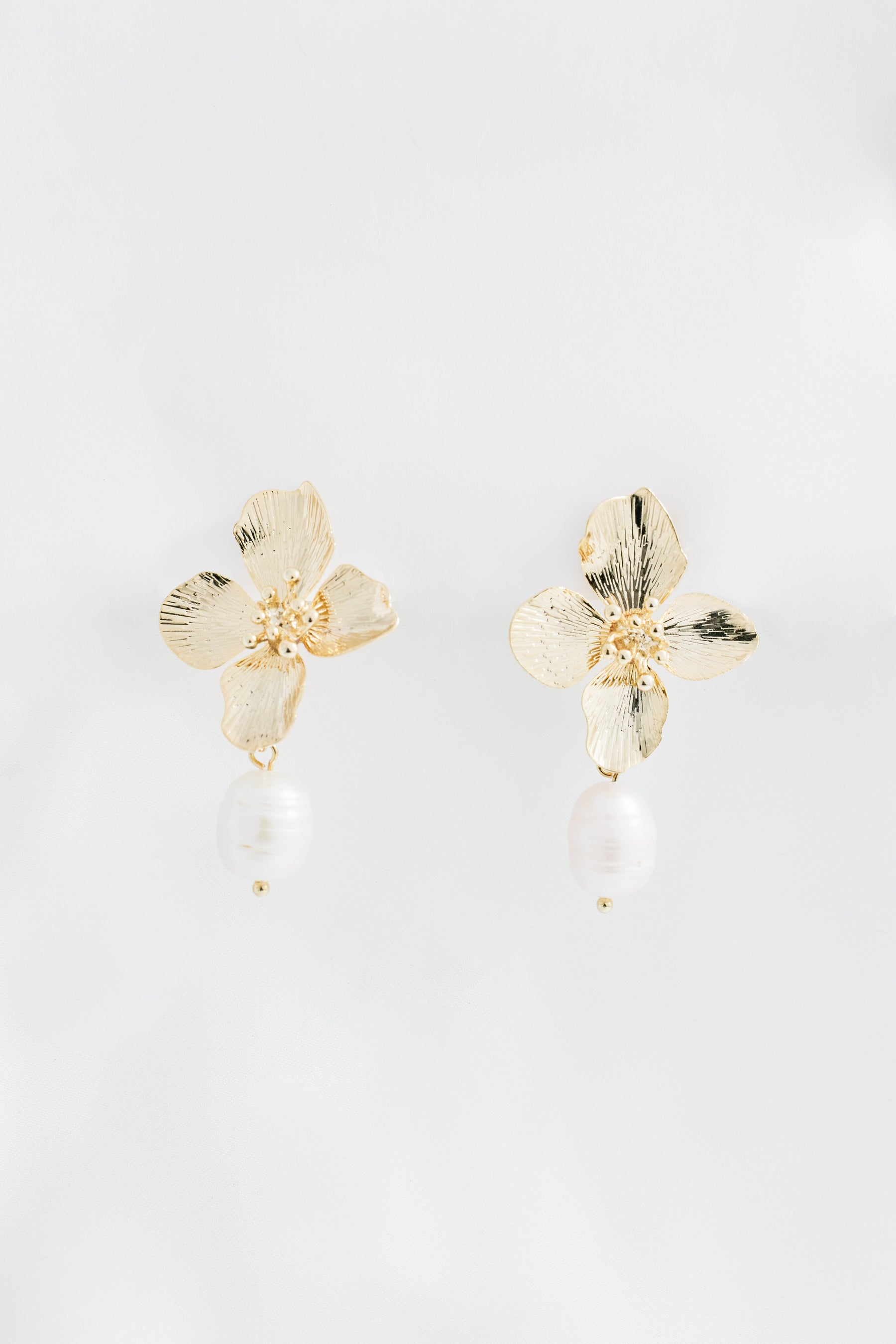 Pearl Gold Floral Pierces
