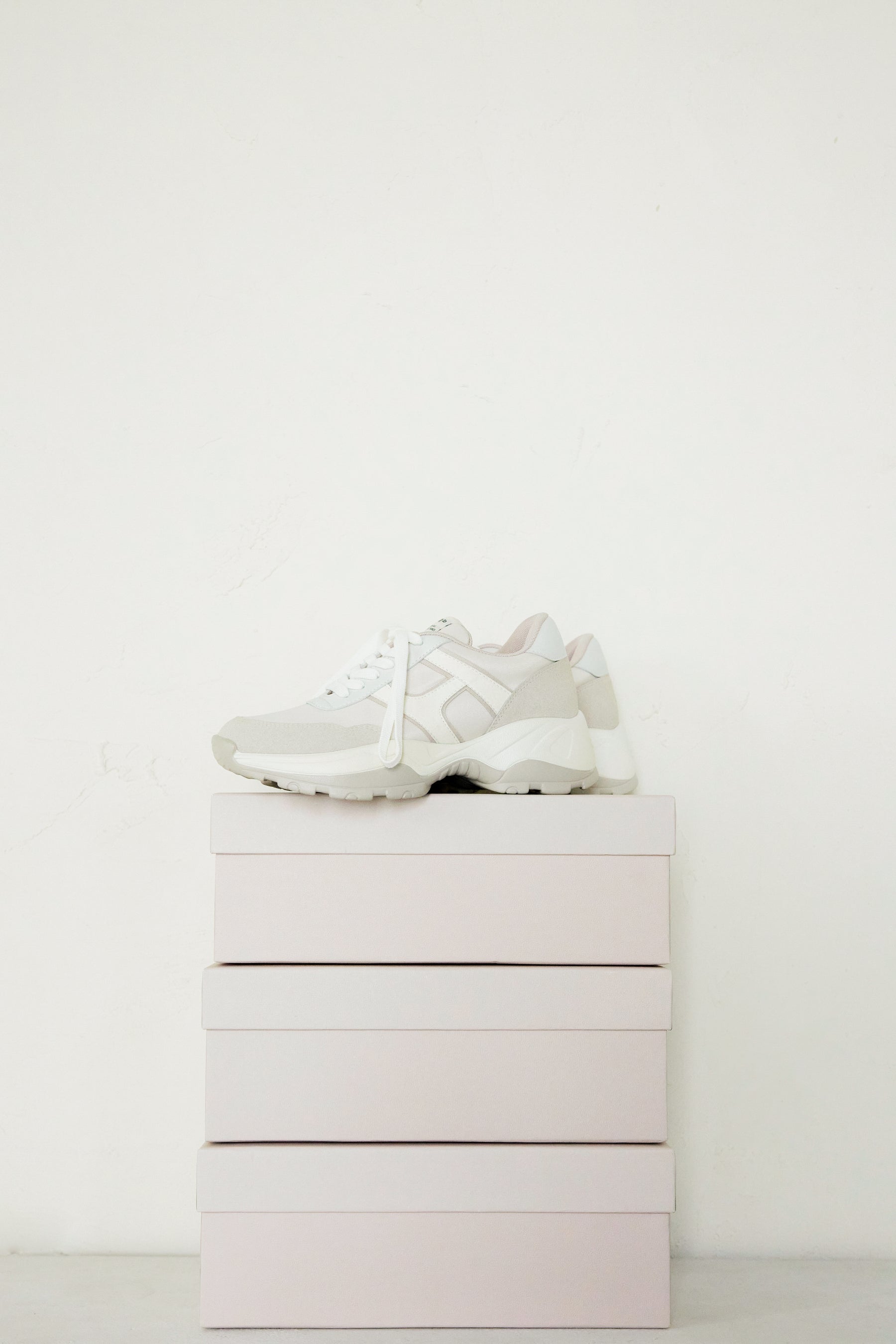 【white / beige / black×white / bordeaux】Le City HLT Sneakers