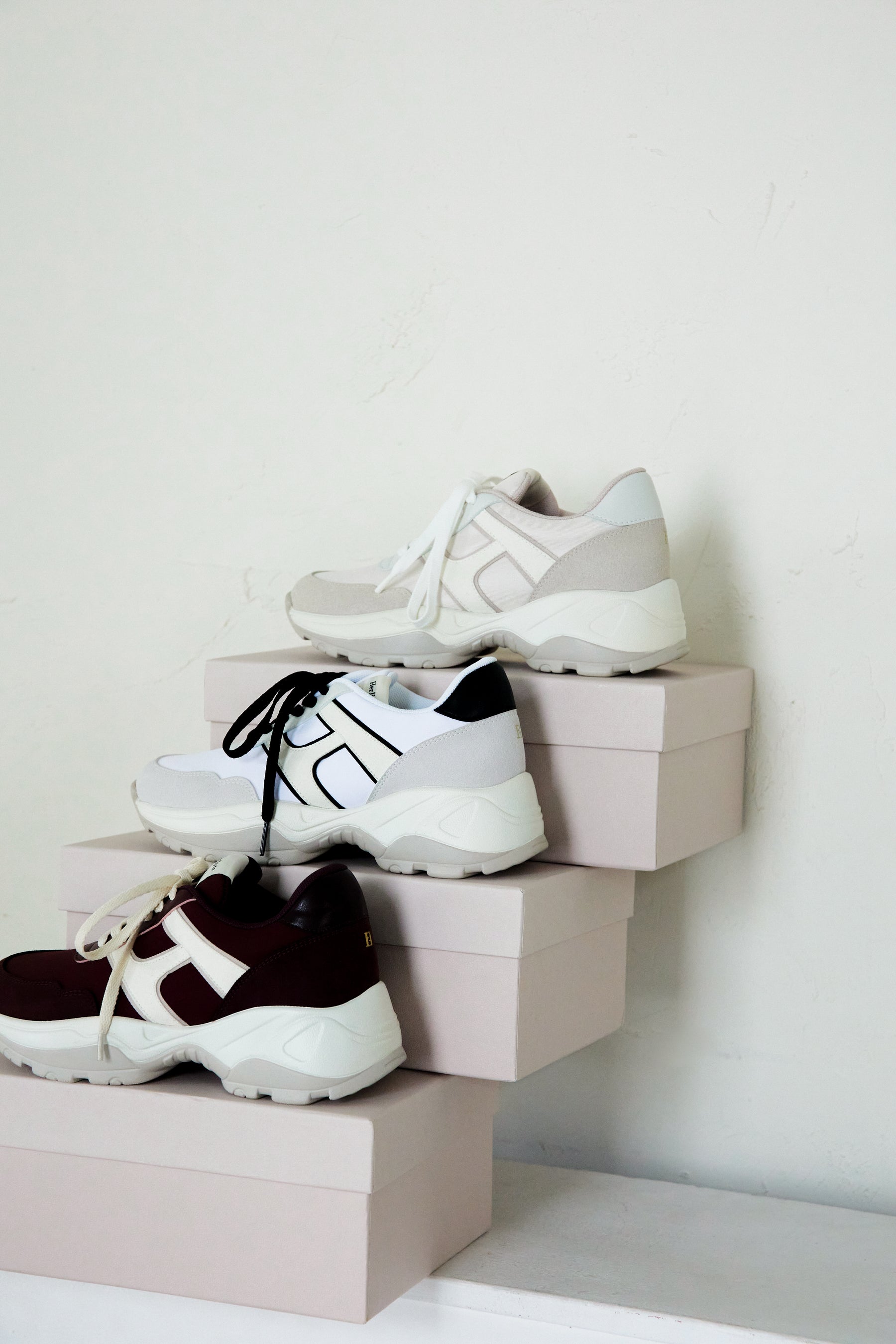 【white / beige / black×white / bordeaux】Le City HLT Sneakers