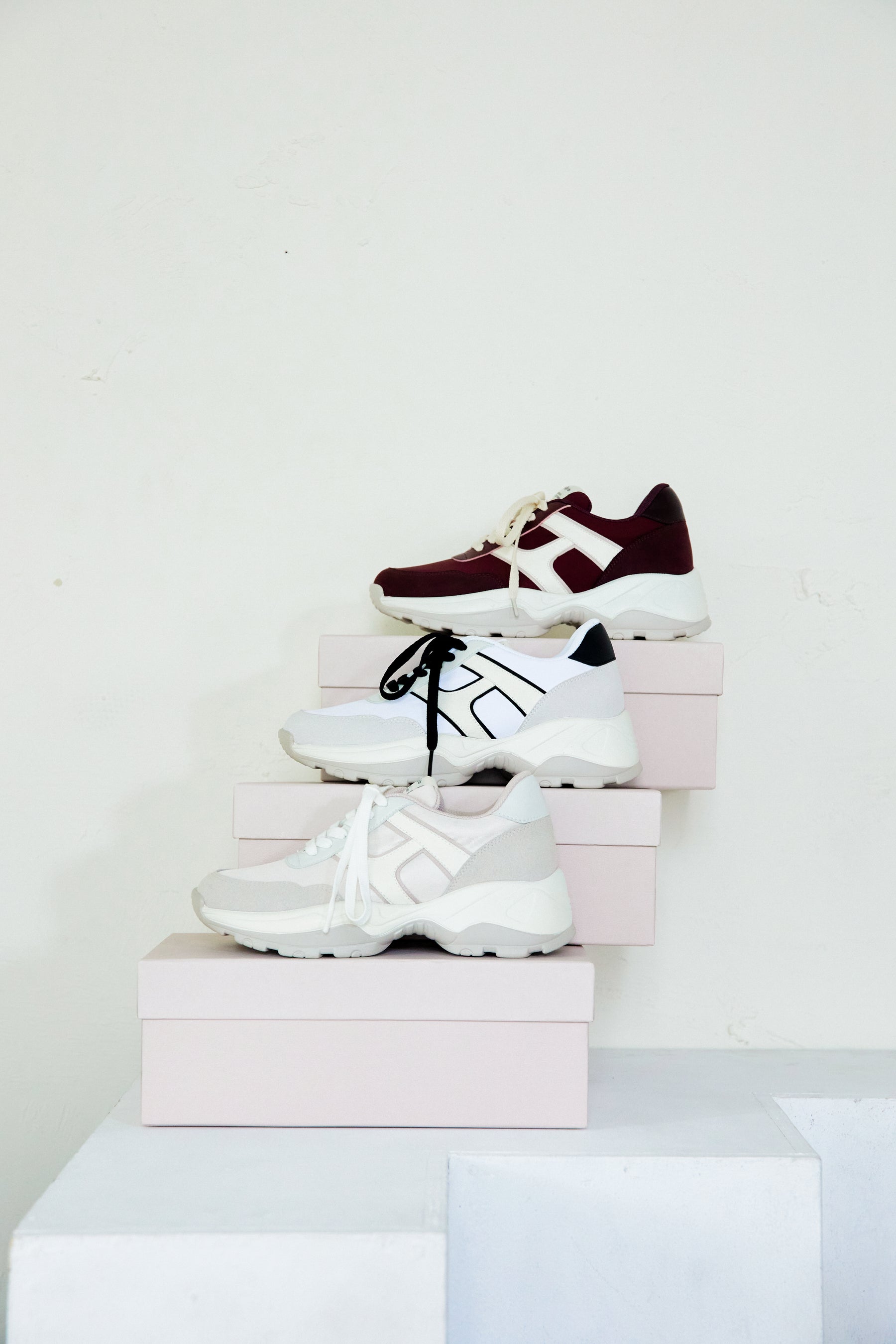 【white / beige / black×white / bordeaux】Le City HLT Sneakers