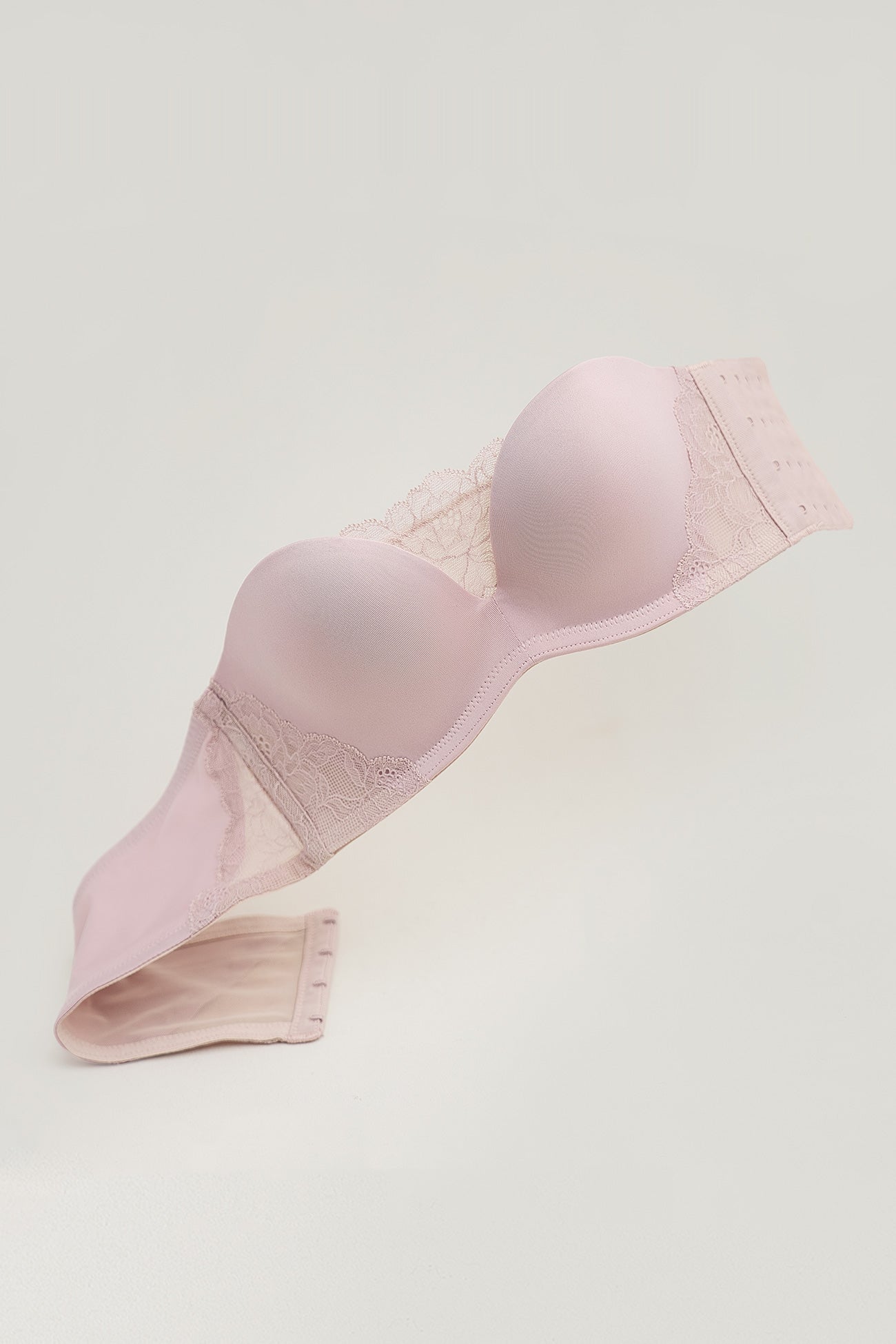 Everyday Essential Strapless Bra ズレないストラップレスブラ ノンワイヤー シームレス
nude rose