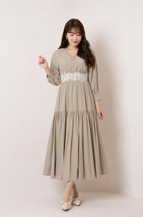 【3月上旬発送】Leaf Lace Motif Tiered Dress