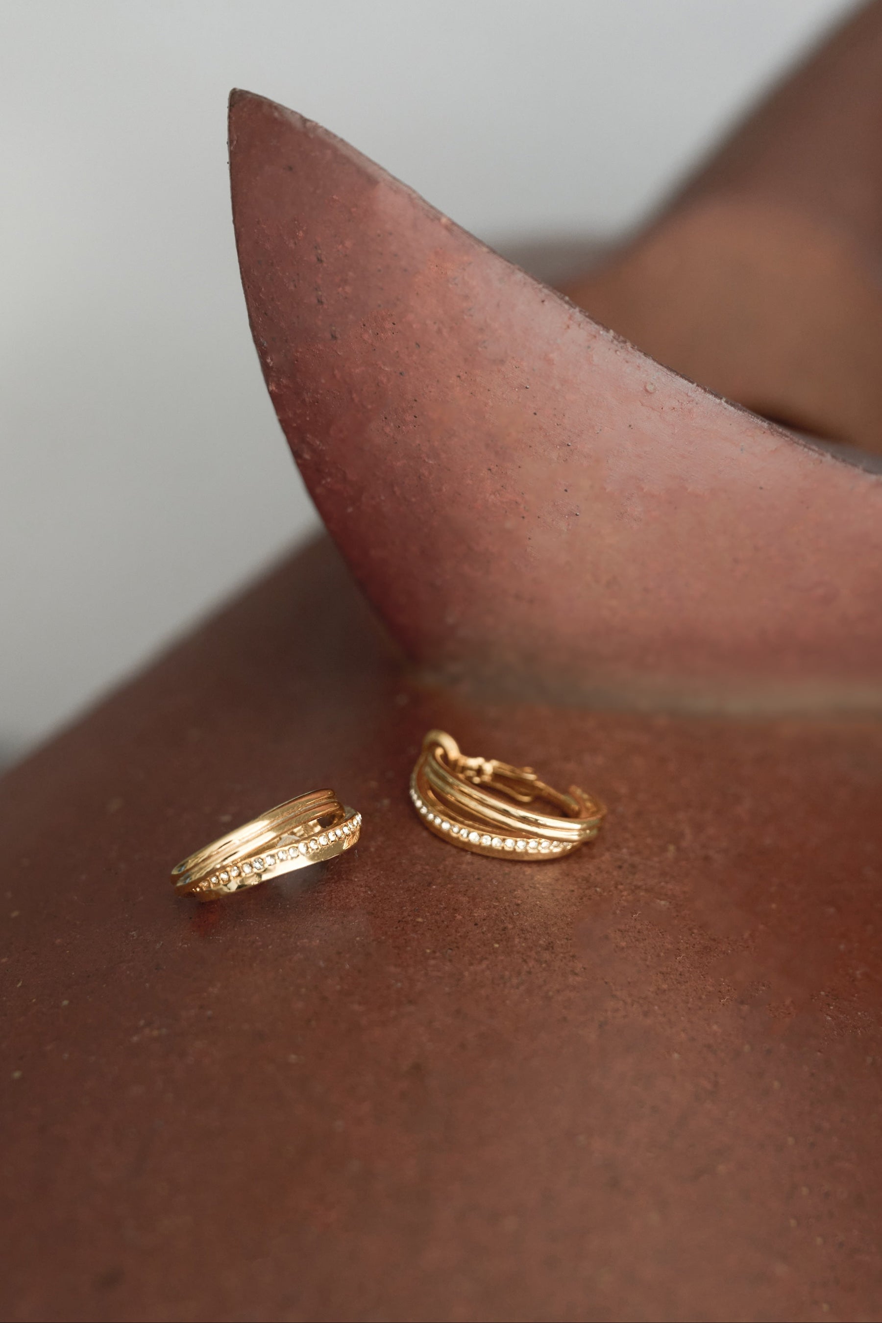 【2月下旬發送】Double Ridge Hoop Pierces