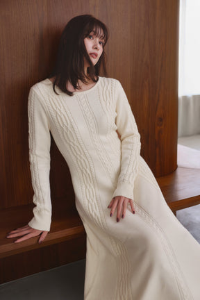 ［Essentia］Cable-Knit Flared Dress