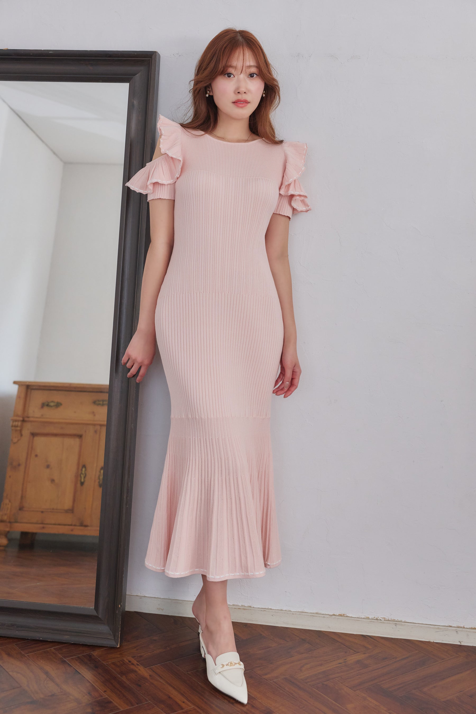 新品未使用　Herlipto Lilou Lace Hem Knit Dress Lily Lace Knit Midi Dress Herlipto 【公式通販】