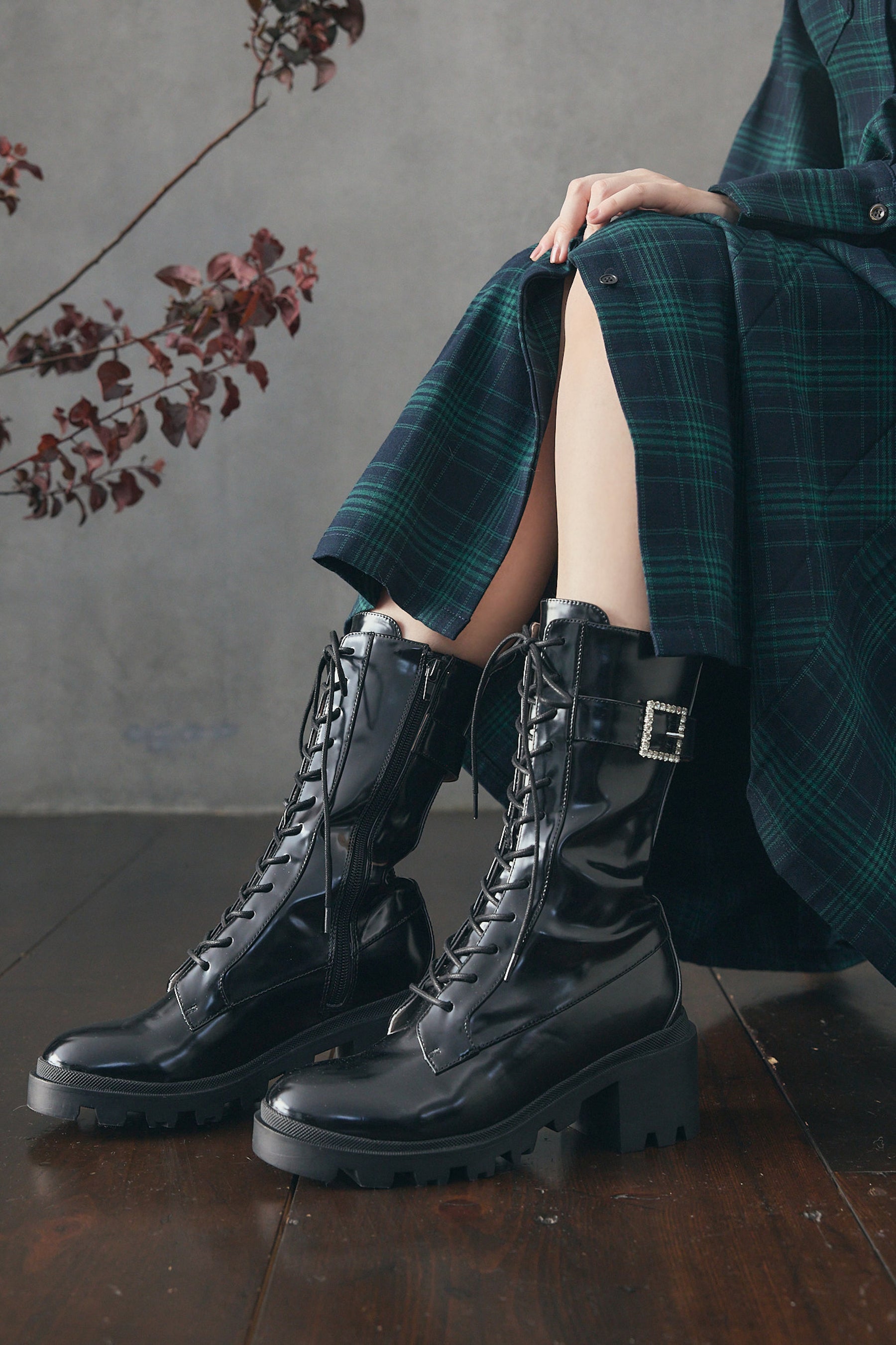 Crystal Buckle Lace-Up Bootsレディース