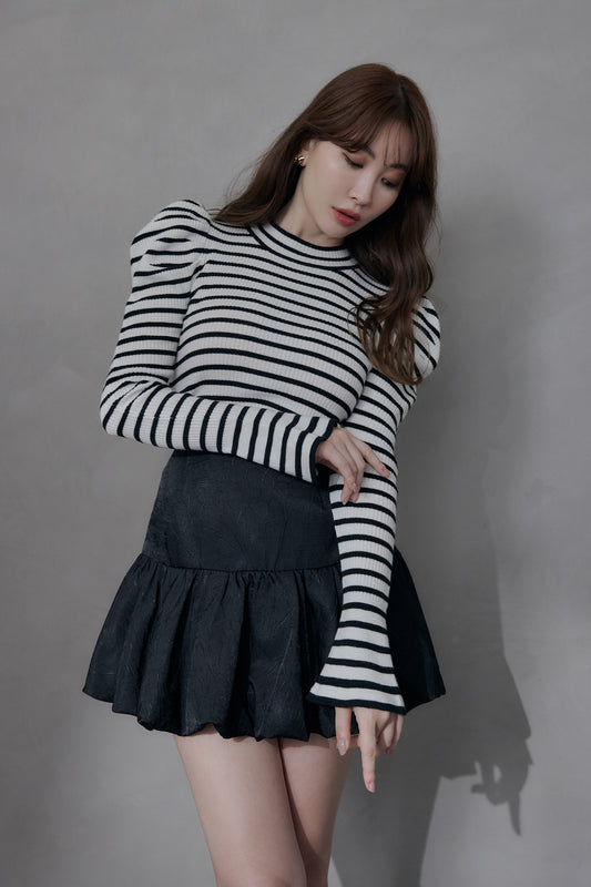 [Shipping in late October] Volume Sleeve Stripe Knit Top