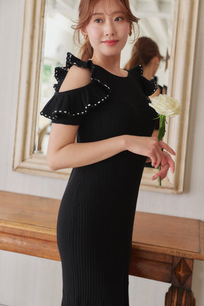 ［FOR HER］Stitch Frill-Shoulder Knit Dress