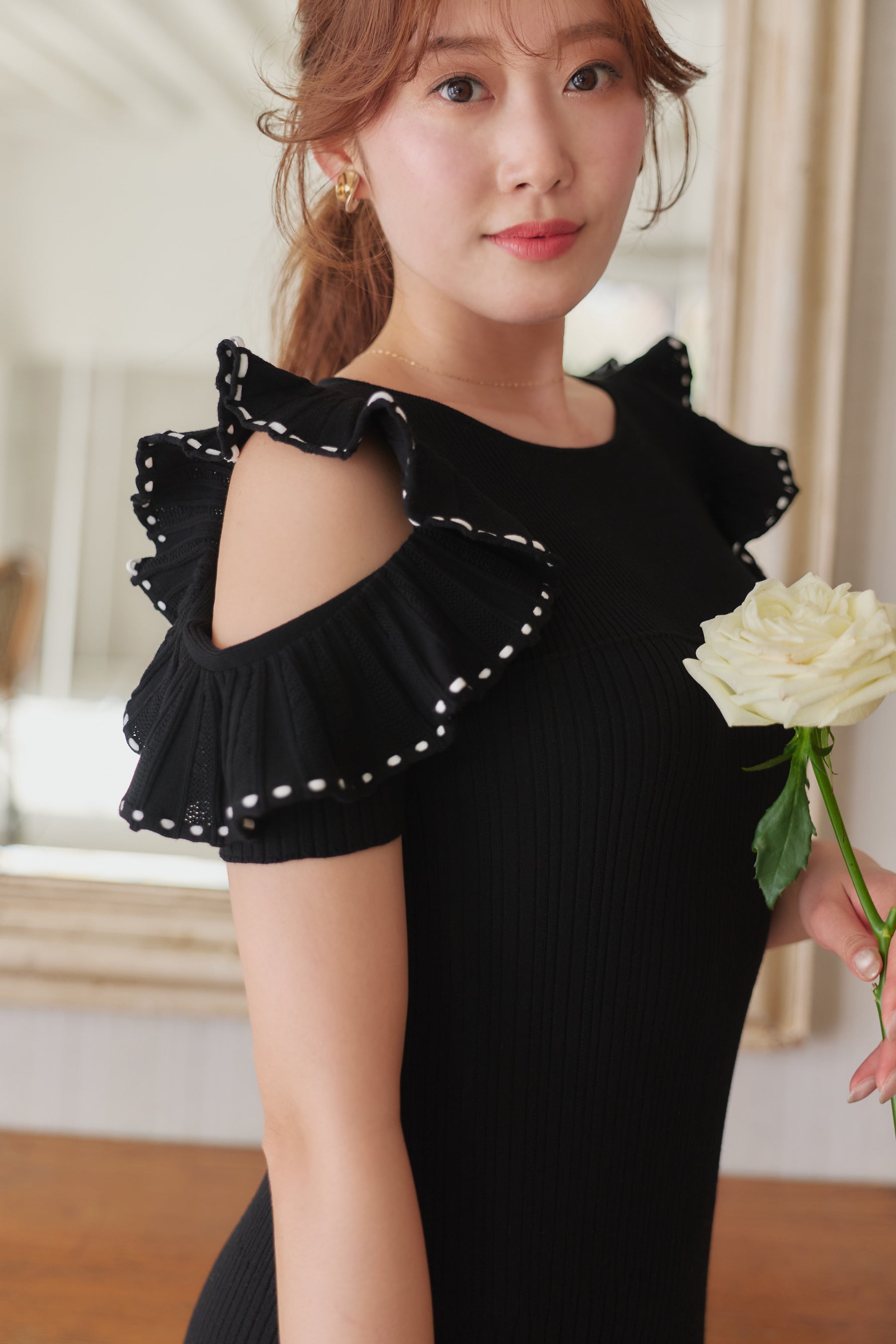 ［FOR HER］Stitch Frill-Shoulder Knit Dress