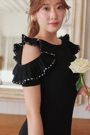 ［FOR HER］Stitch Frill-Shoulder Knit Dress