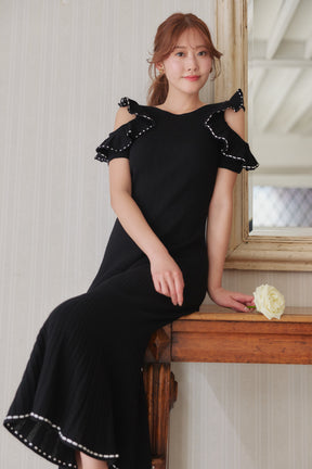 ［FOR HER］Stitch Frill-Shoulder Knit Dress