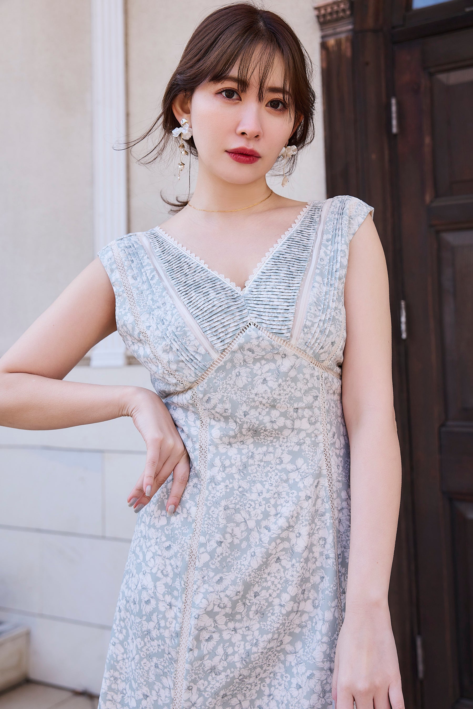 【6月下旬発送】Lace Trimmed Floral Dress