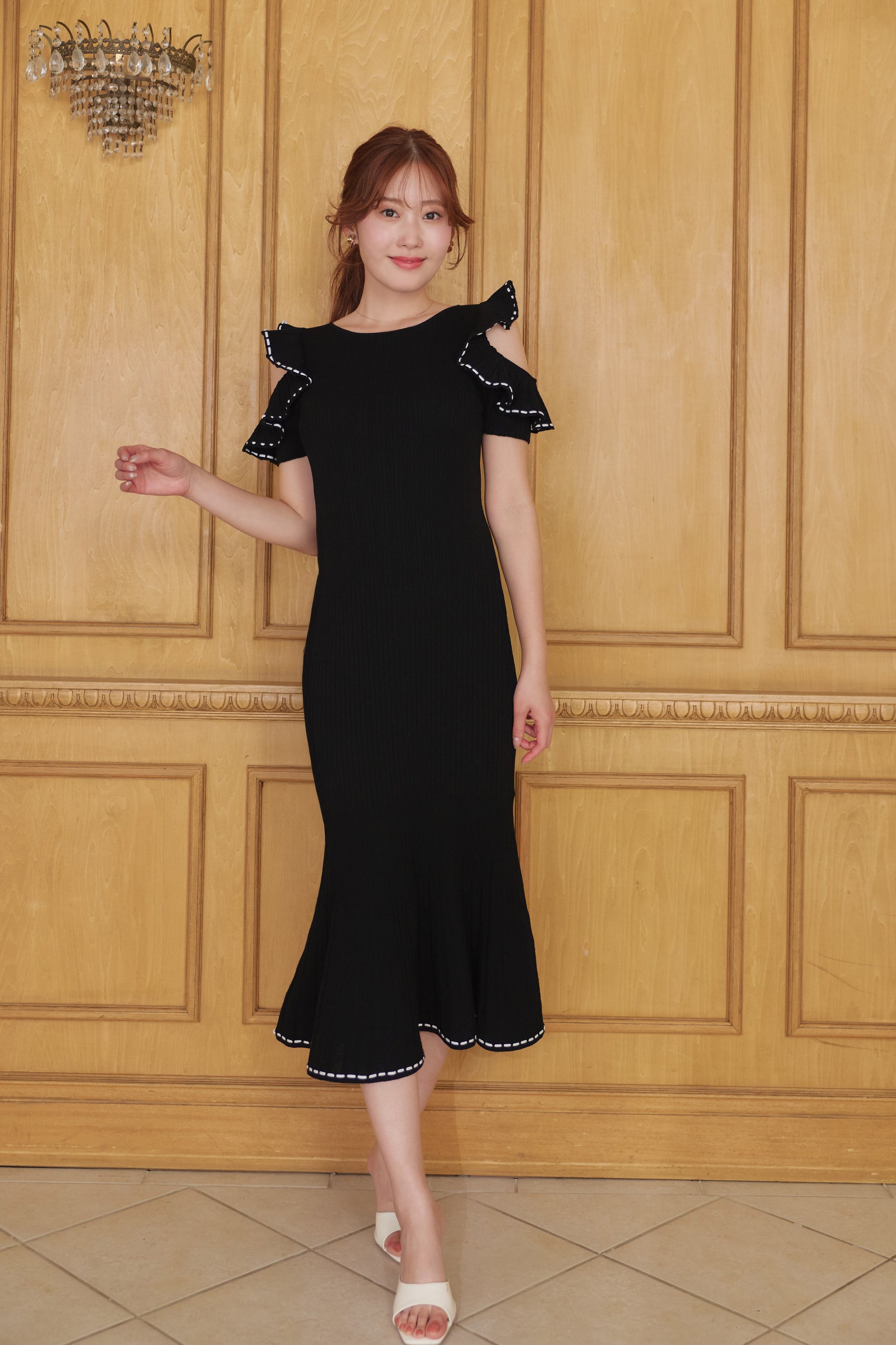 6月上旬発送】Stitch Frill-Shoulder Knit Dress